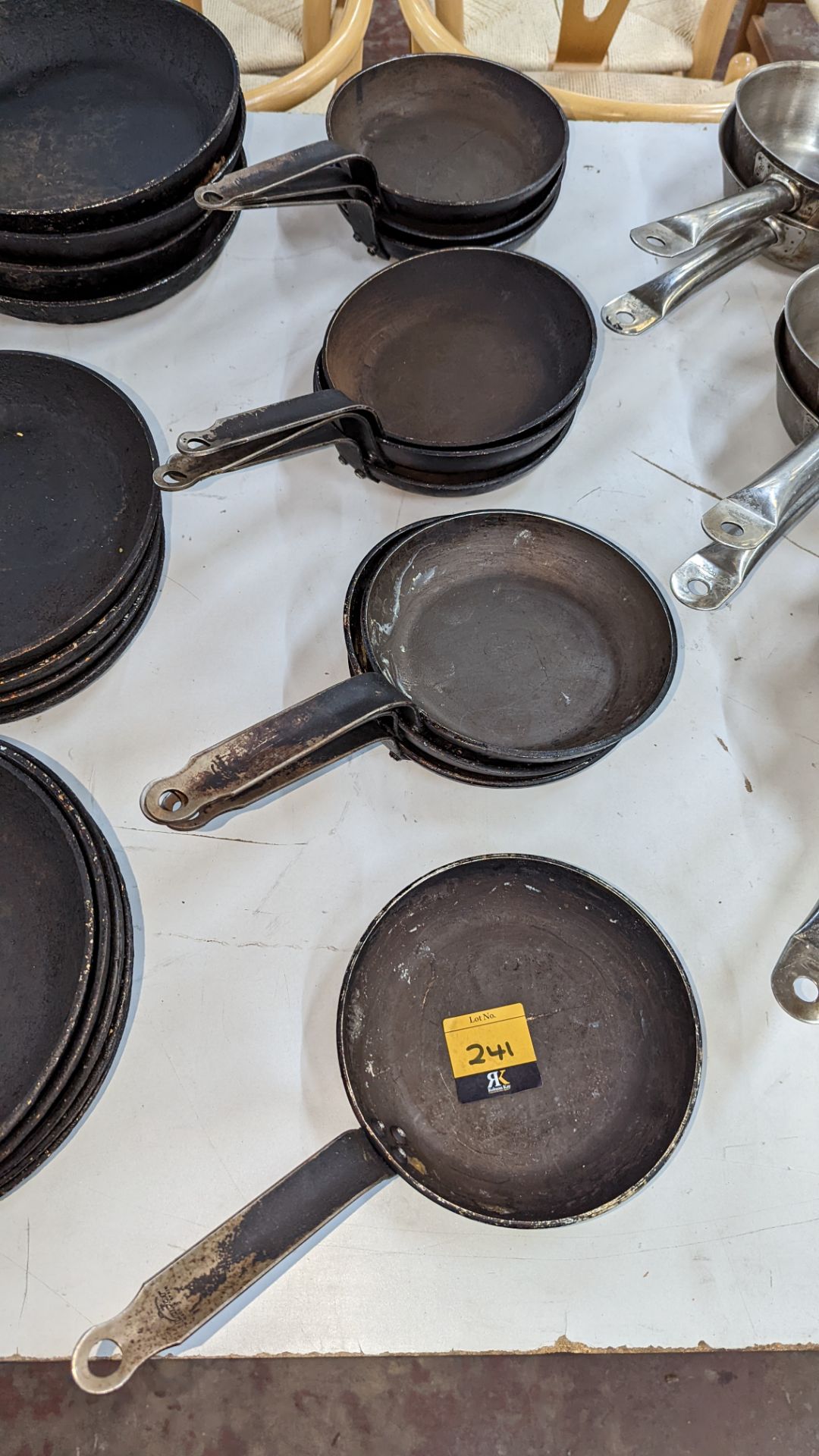 10 small skillets/frying pans, each circa 20cm diameter - Image 2 of 4