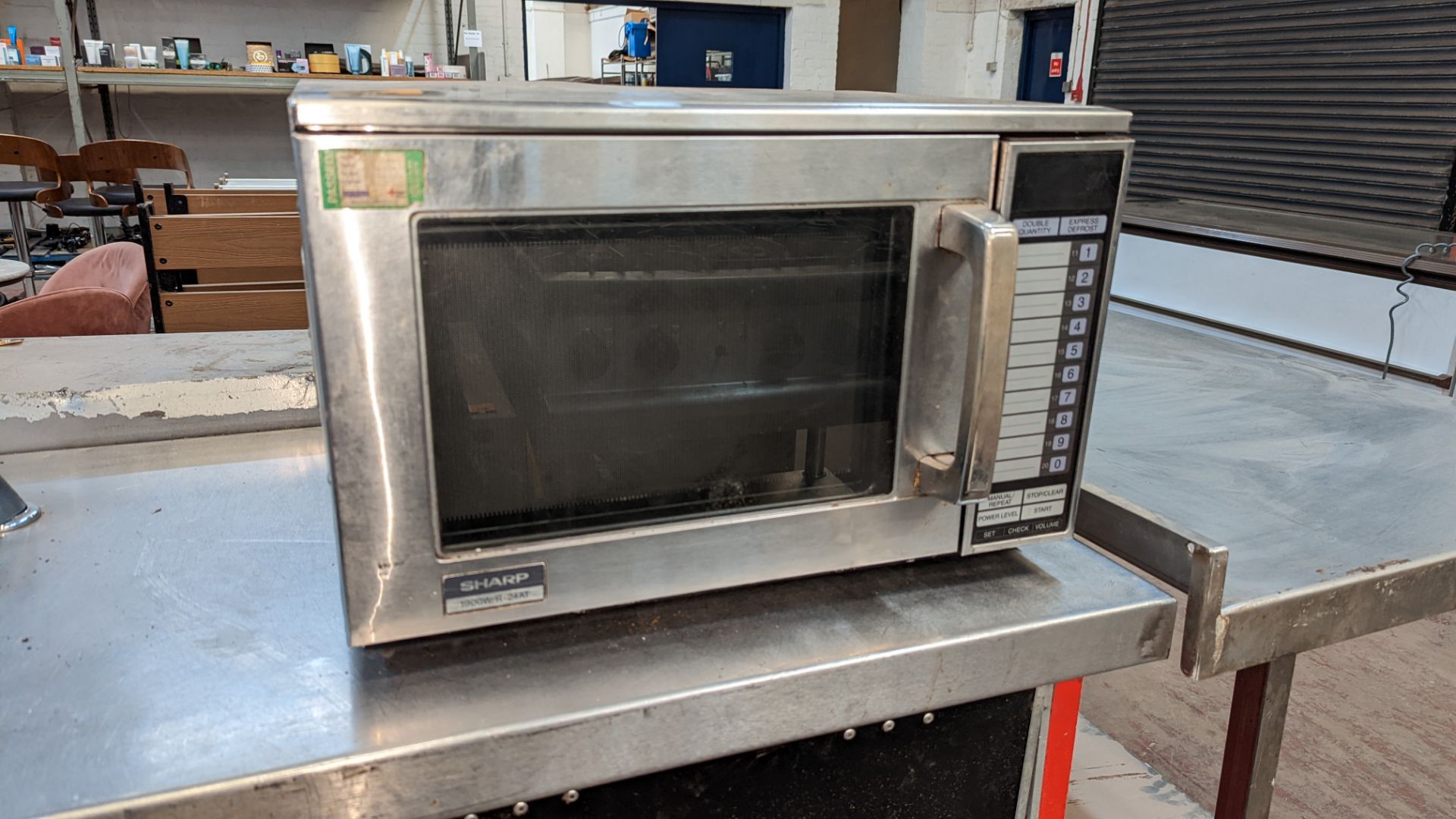 Sharp commercial microwave model 1900W/R-24AT - Image 2 of 4