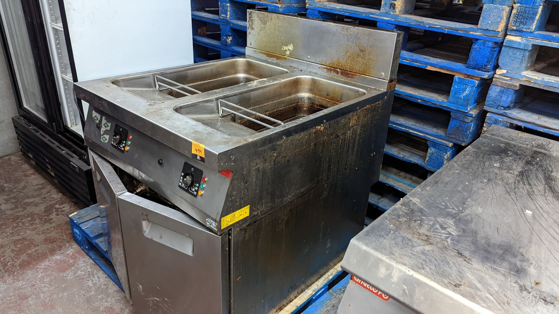 2 assorted pieces of Angelo Po catering equipment comprising twin well fryer & cupboard - Image 4 of 12