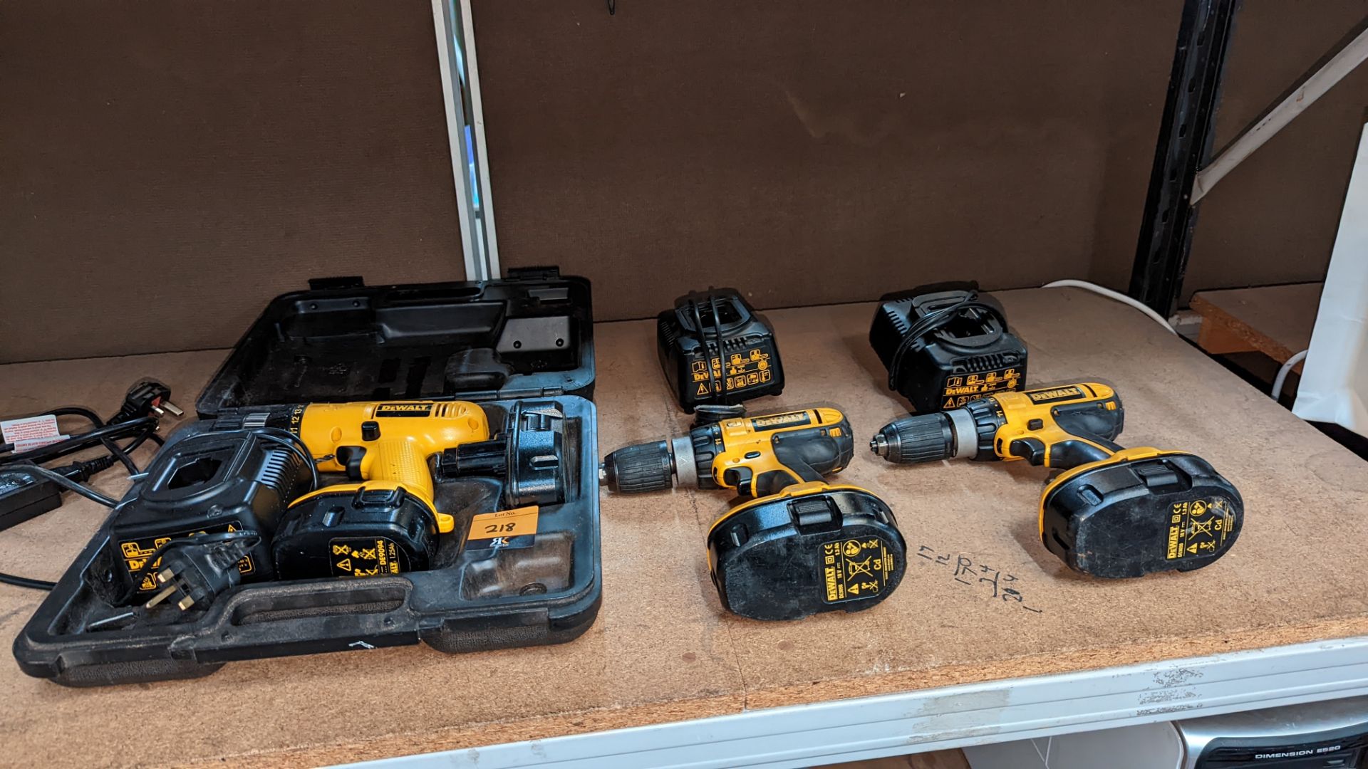 De Walt power tool lot comprising 3 De Walt drills, 4 batteries, 3 chargers & one case - Image 2 of 6