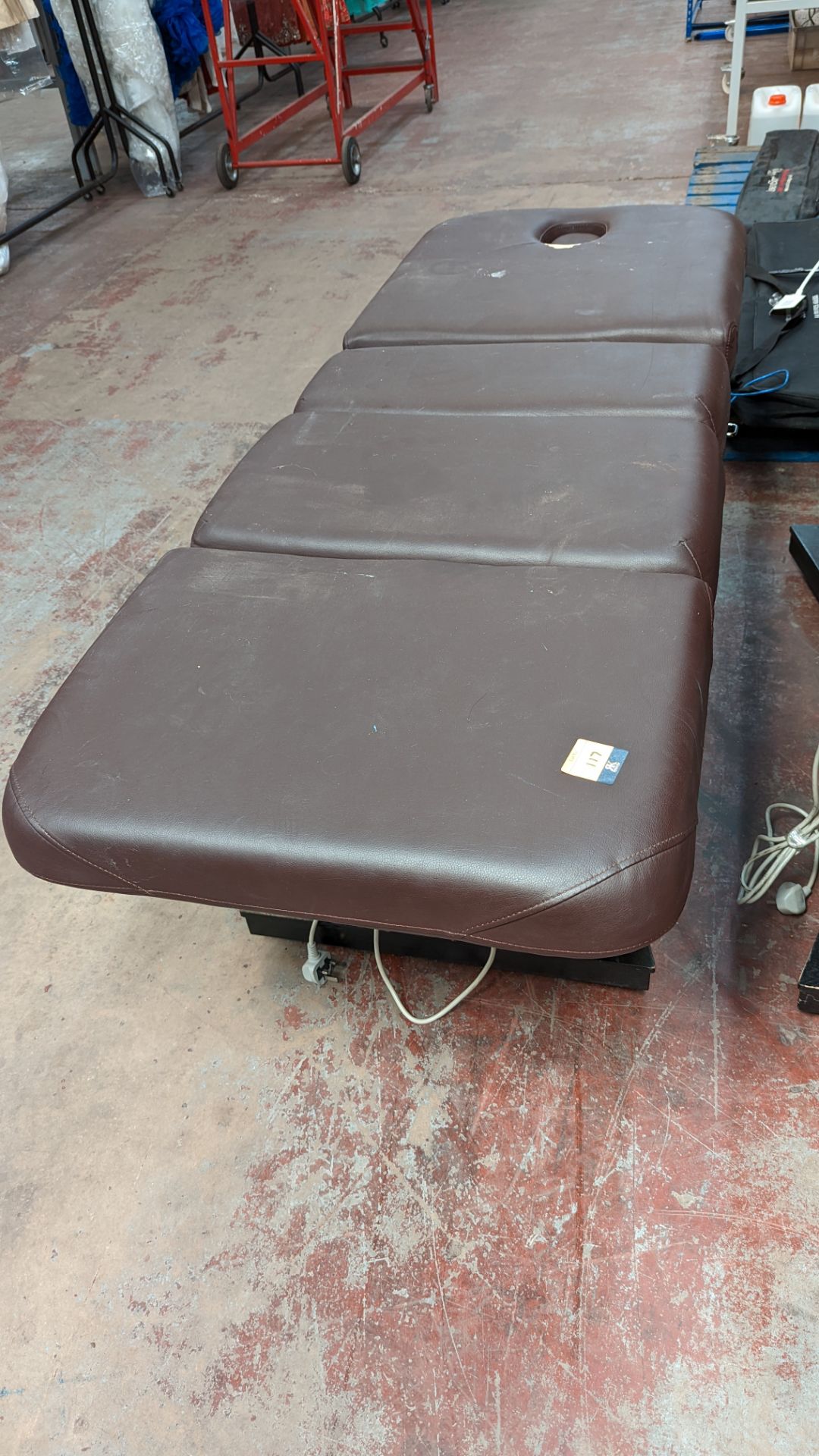 Beauty treatment bed in brown leather/leatherette on black wooden base with electric controller - Image 2 of 9