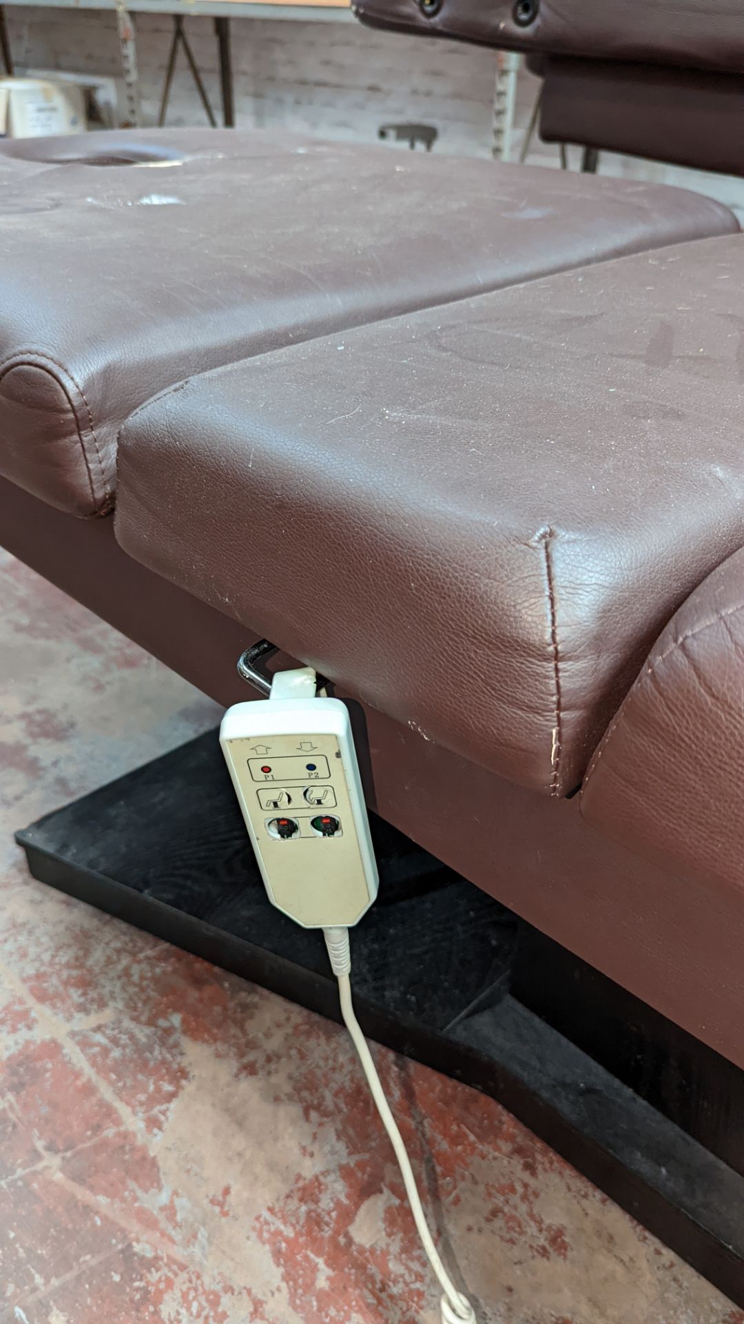 Beauty treatment bed in brown leather/leatherette on black wooden base with electric controller - Image 9 of 9