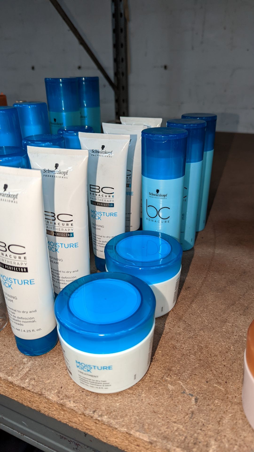 20 assorted bottles, tubes & tubs of Schwarzkopf BC Bonacure Moisture Kick assorted products - Image 5 of 5