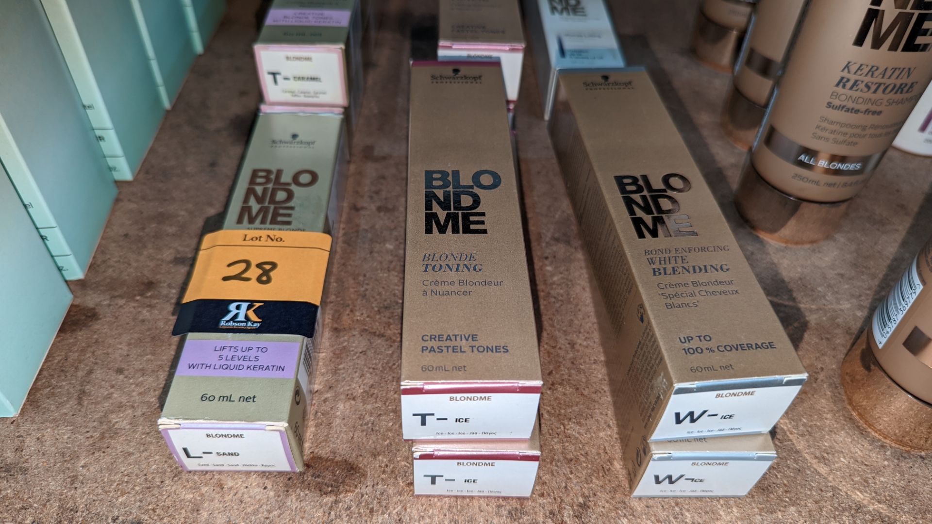 16 off assorted 60ml tubes of Schwarzkopf BLONDME lifting, toning & blending products - Image 3 of 5