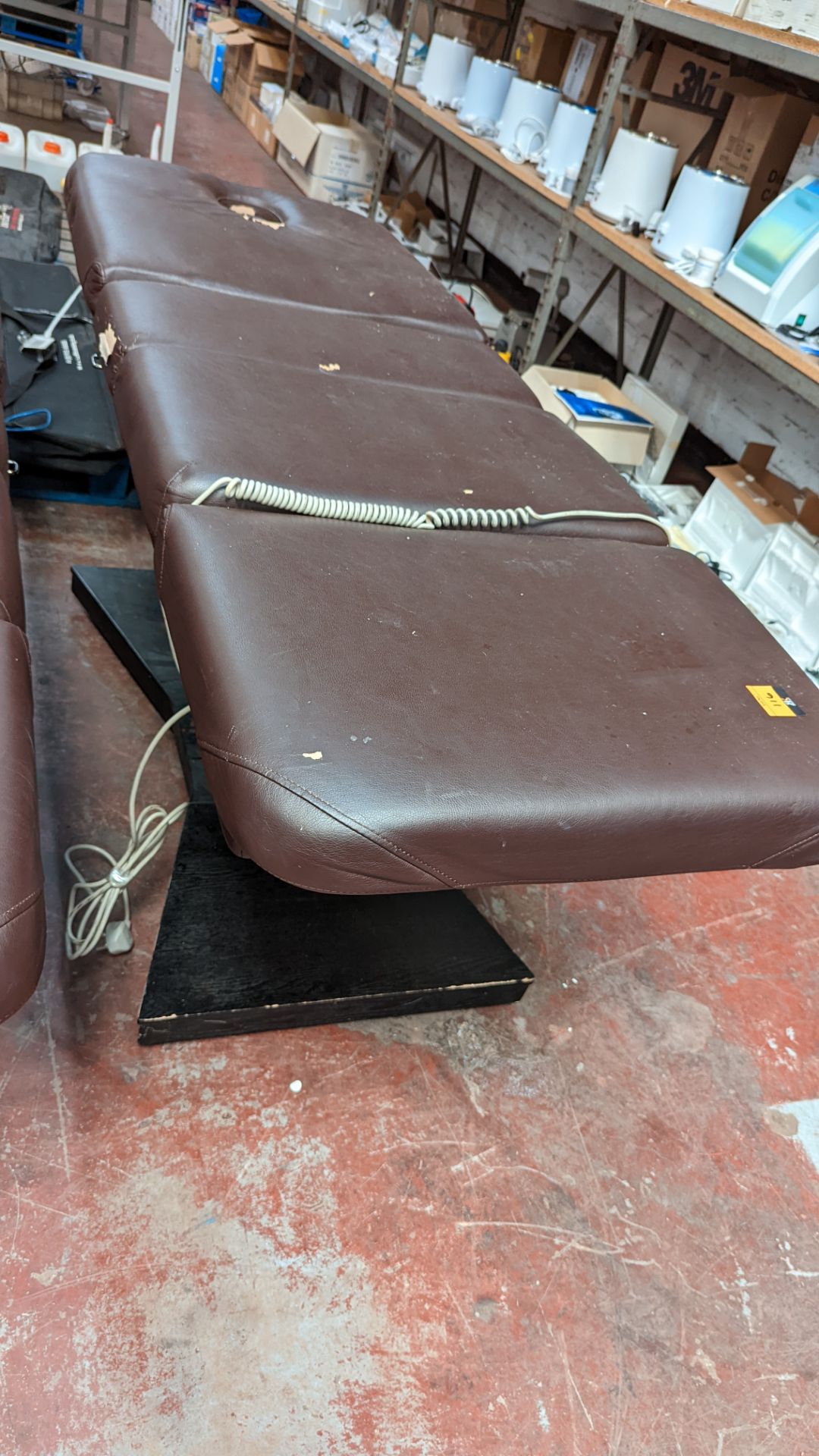 Beauty treatment bed in brown leather/leatherette on black wooden base with electric controller - Image 7 of 7