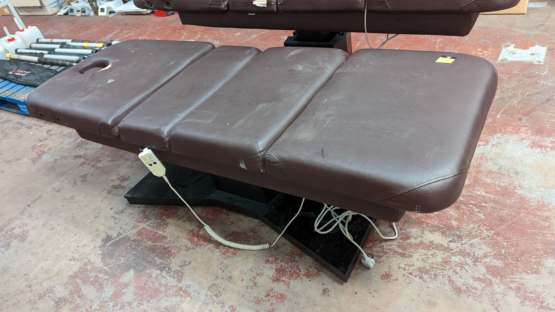 Beauty treatment bed in brown leather/leatherette on black wooden base with electric controller - Image 3 of 9