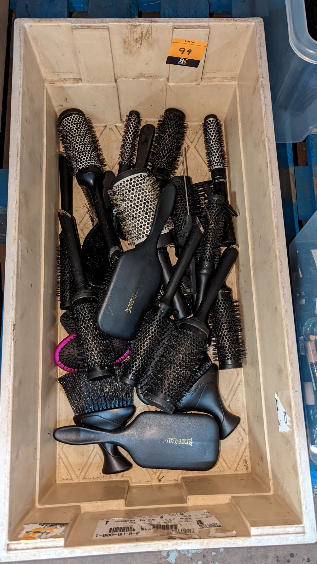Contents of a crate of hairbrushes & similar - crate excluded - Image 4 of 4
