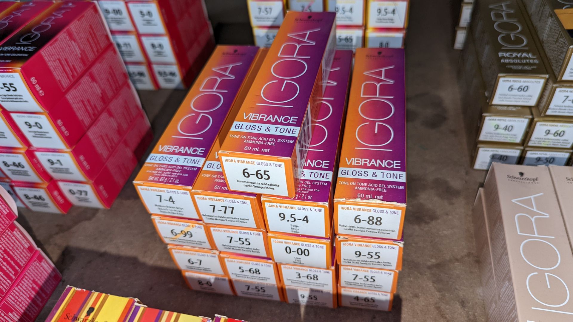 58 off 60ml tubes of assorted Schwarzkopf Igora Vibrance products - Image 4 of 6