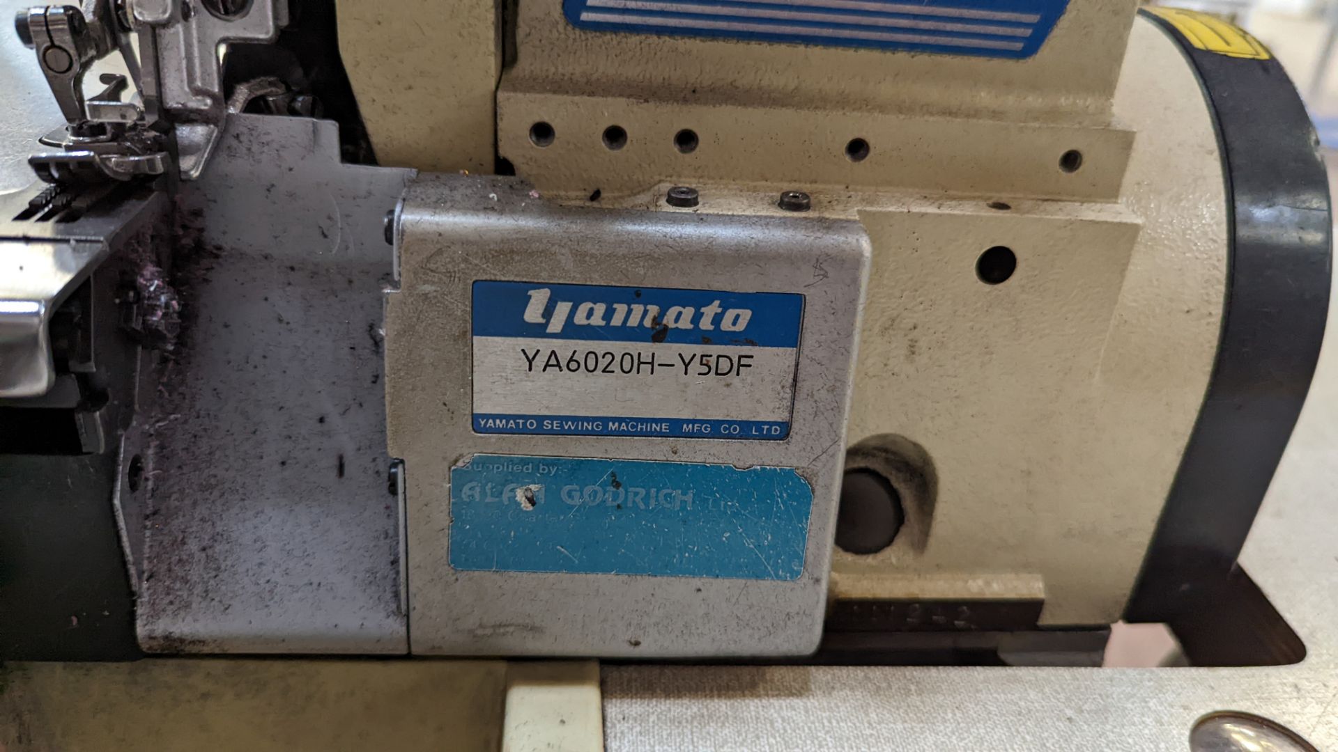 Yamato overlocker on table, model YA6020H-Y5DF - Image 9 of 15
