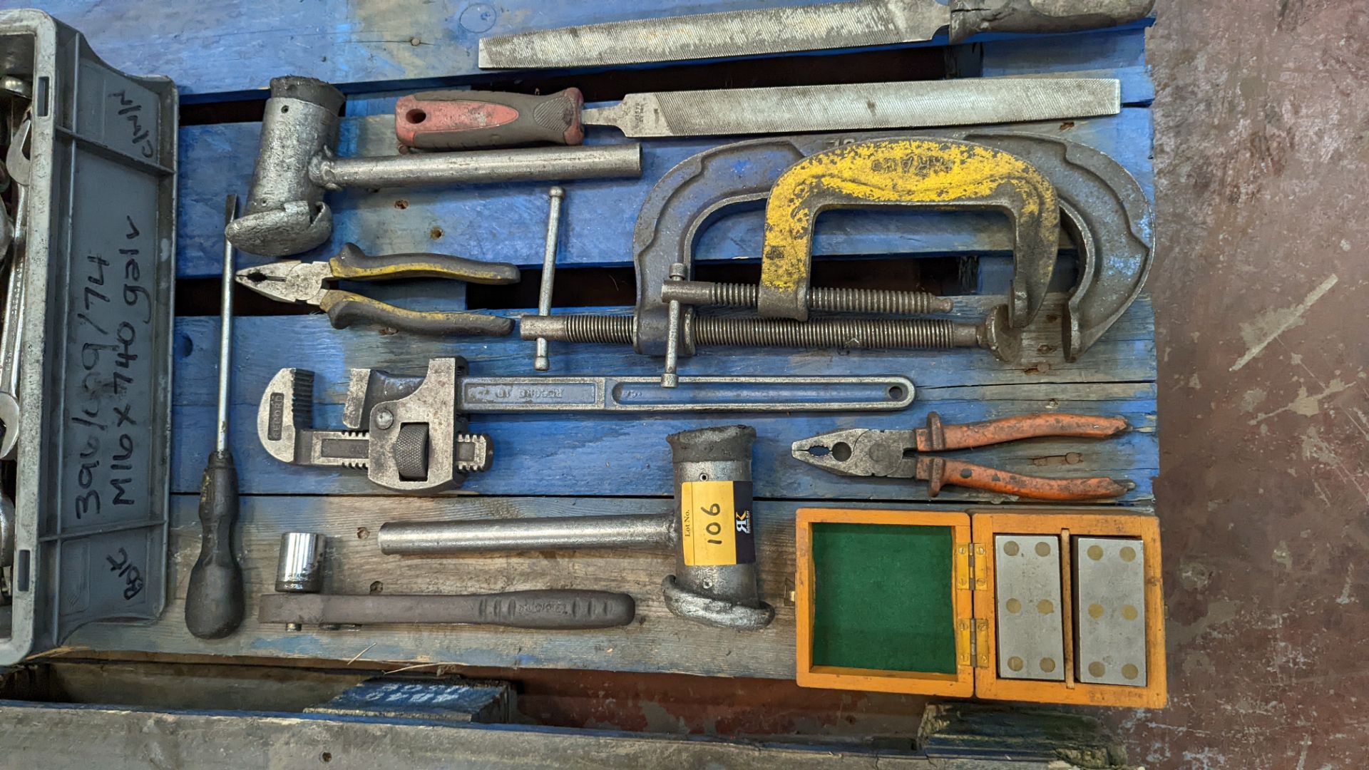 Quantity of assorted hand tools including chisels, cramps, metal hammer & more