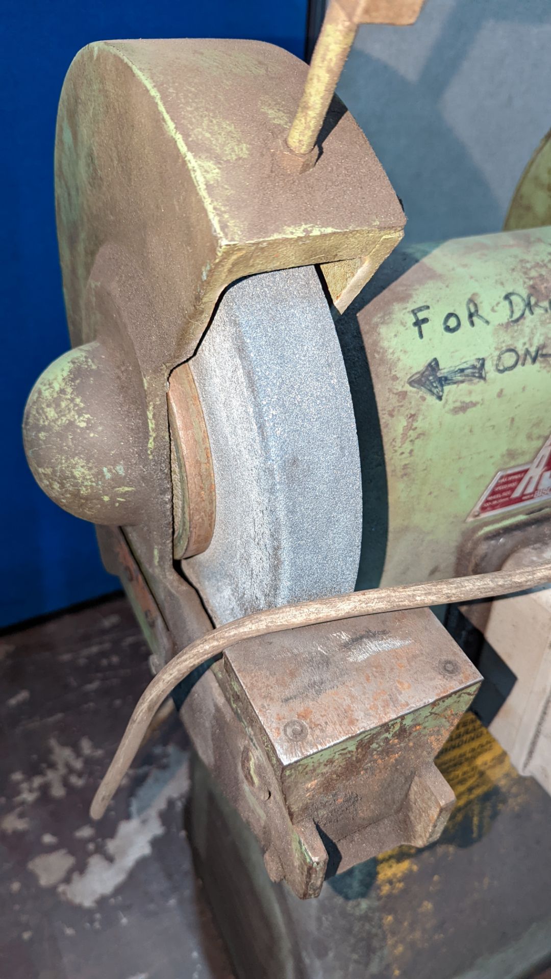 Floor standing twin grinding wheels (3 phase) - Image 4 of 5