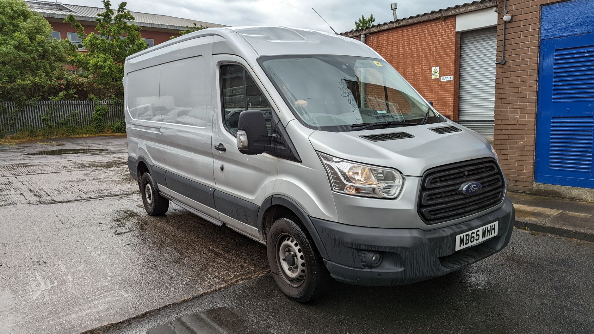 MD65 WHH Ford Transit 350, 6-speed manual gearbox, 2198cc diesel engine, 5981mm x 2550mm. Colour: Si - Image 2 of 51