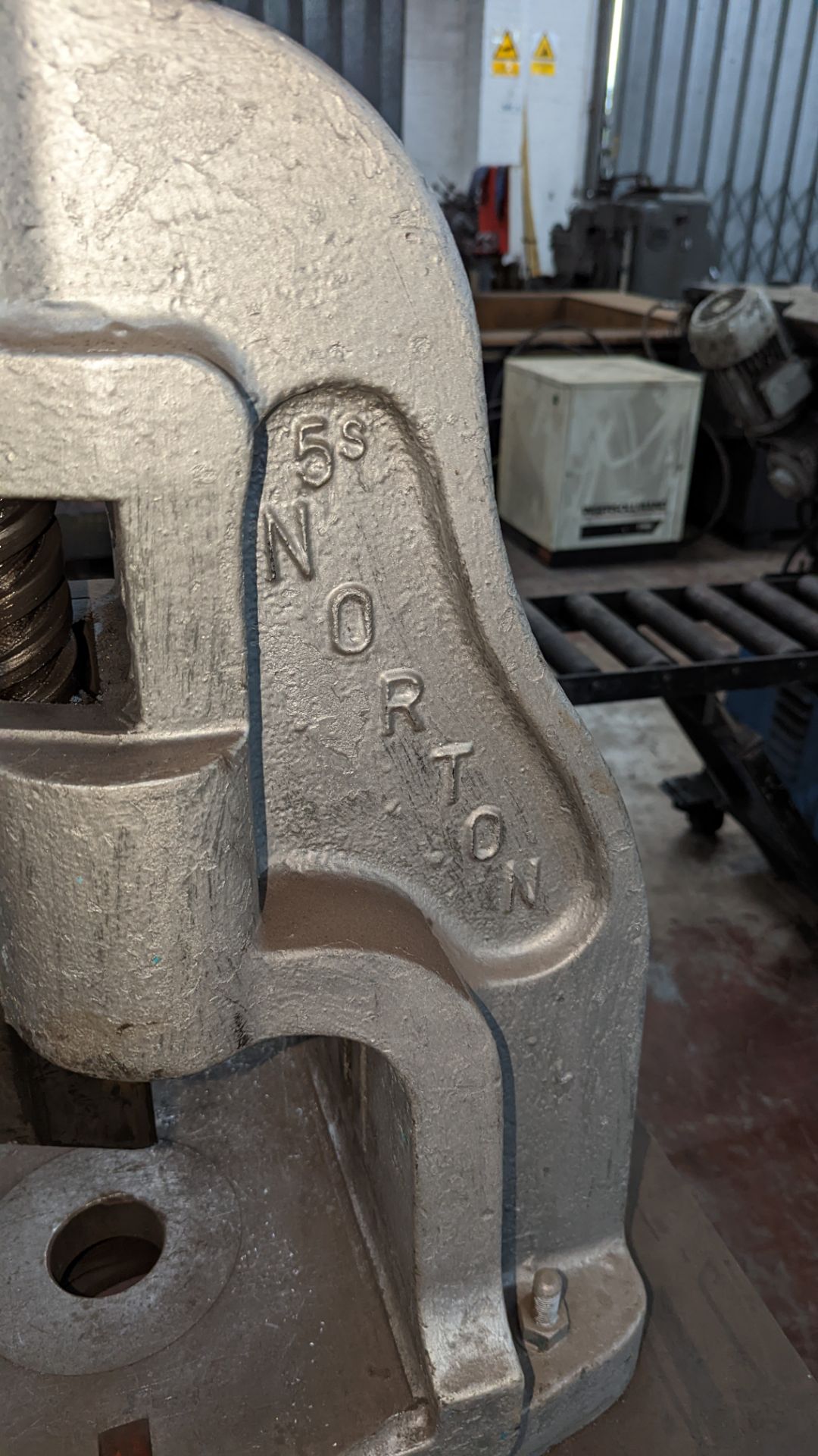 Norton 5S flypress on table with small quantity of tooling - Image 6 of 6