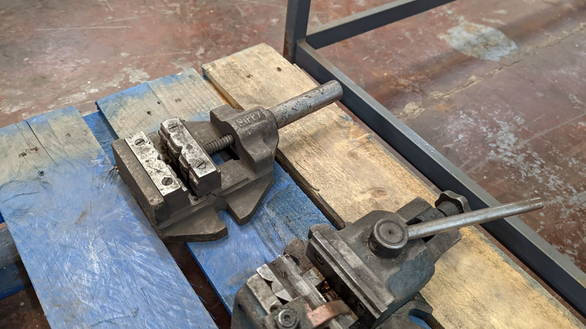 3 off assorted bench mountable clamps & similar - Image 5 of 5