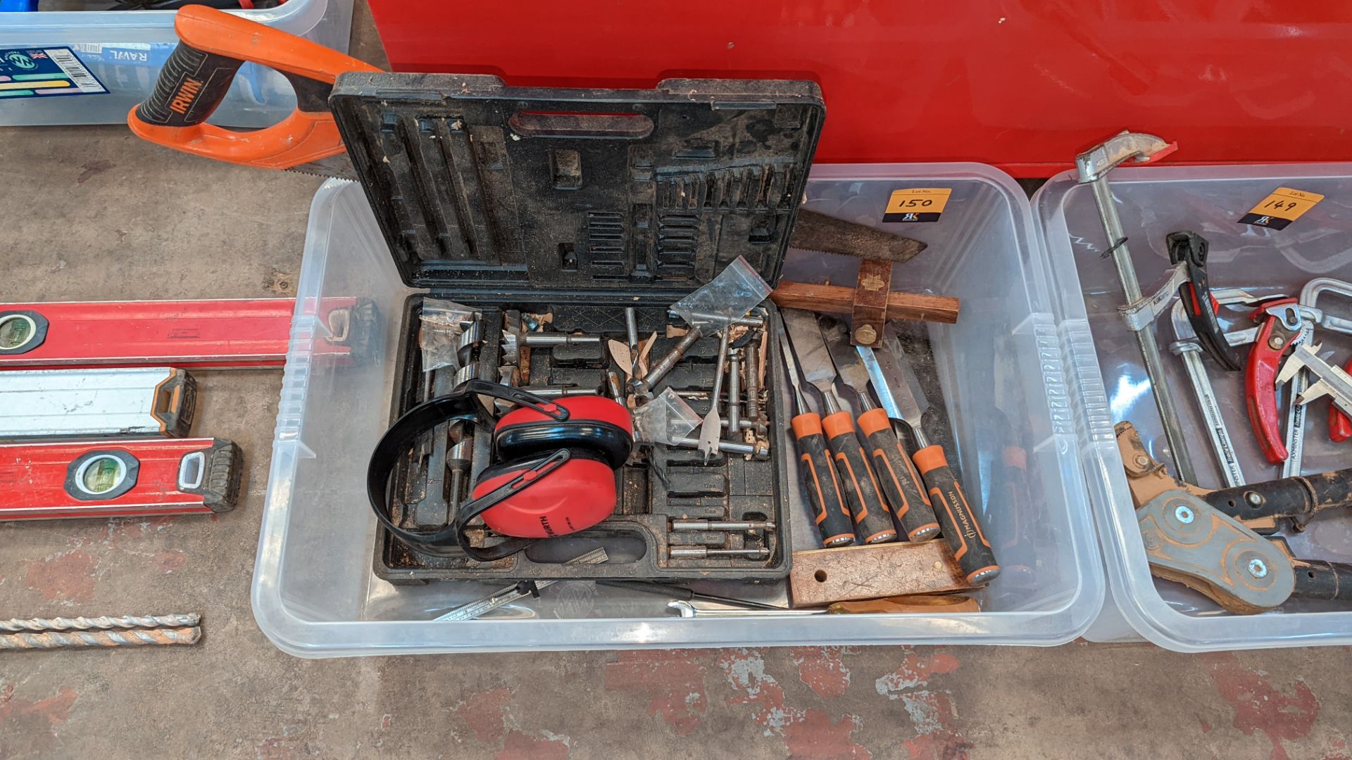 Contents of a crate of hand tools & miscellaneous - crate excluded