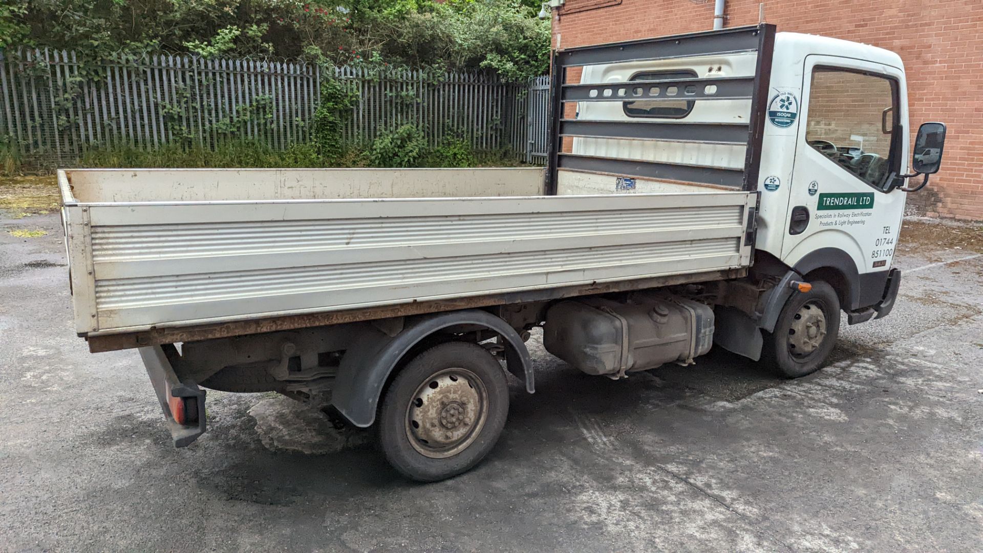 FE57 UVK Nissan Cabstar 34.11 S/C SWB 3.1m dropside, 5 speed manual gearbox, 2488cc diesel engine. - Image 21 of 35
