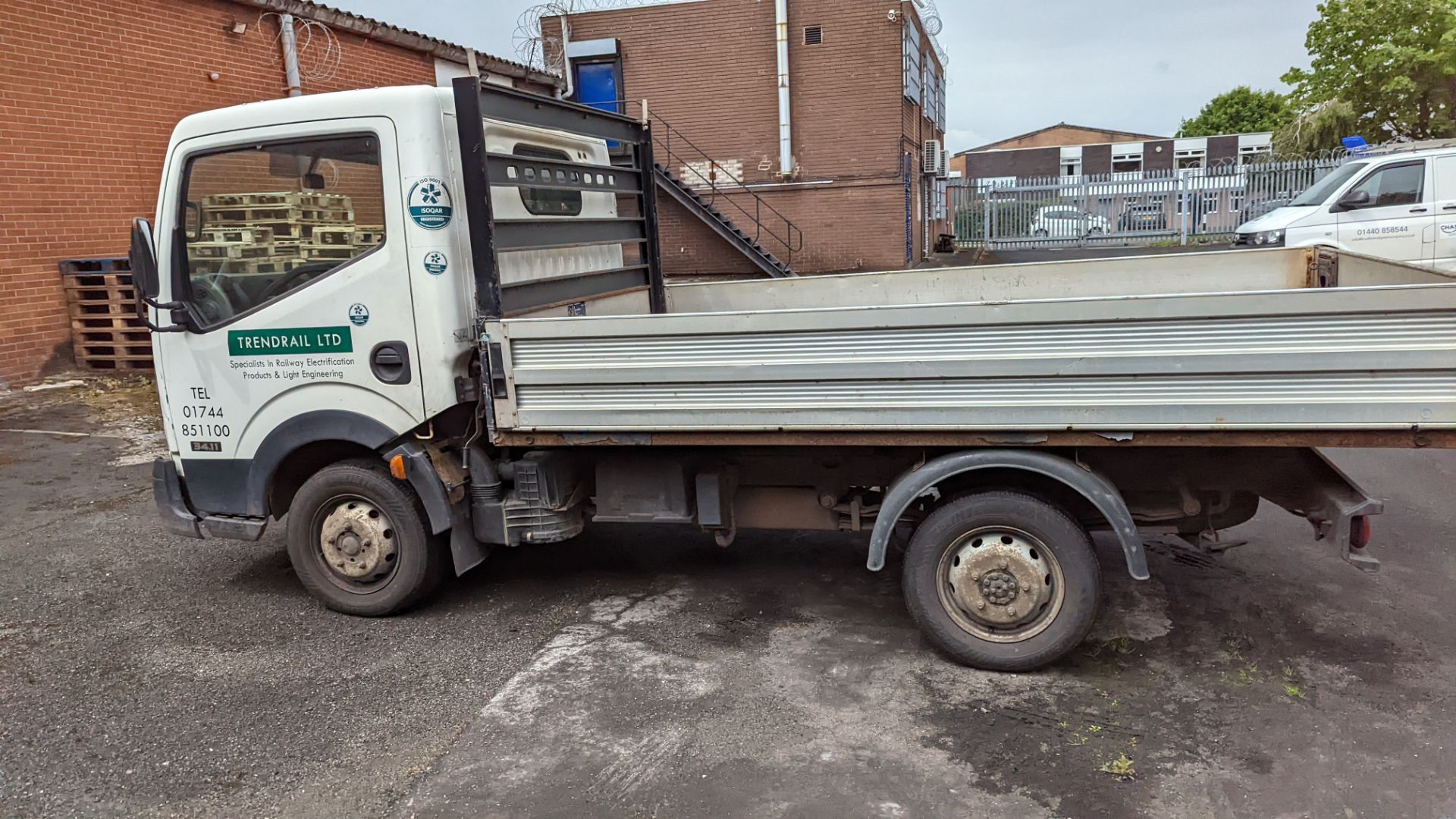 FE57 UVK Nissan Cabstar 34.11 S/C SWB 3.1m dropside, 5 speed manual gearbox, 2488cc diesel engine. - Image 12 of 35