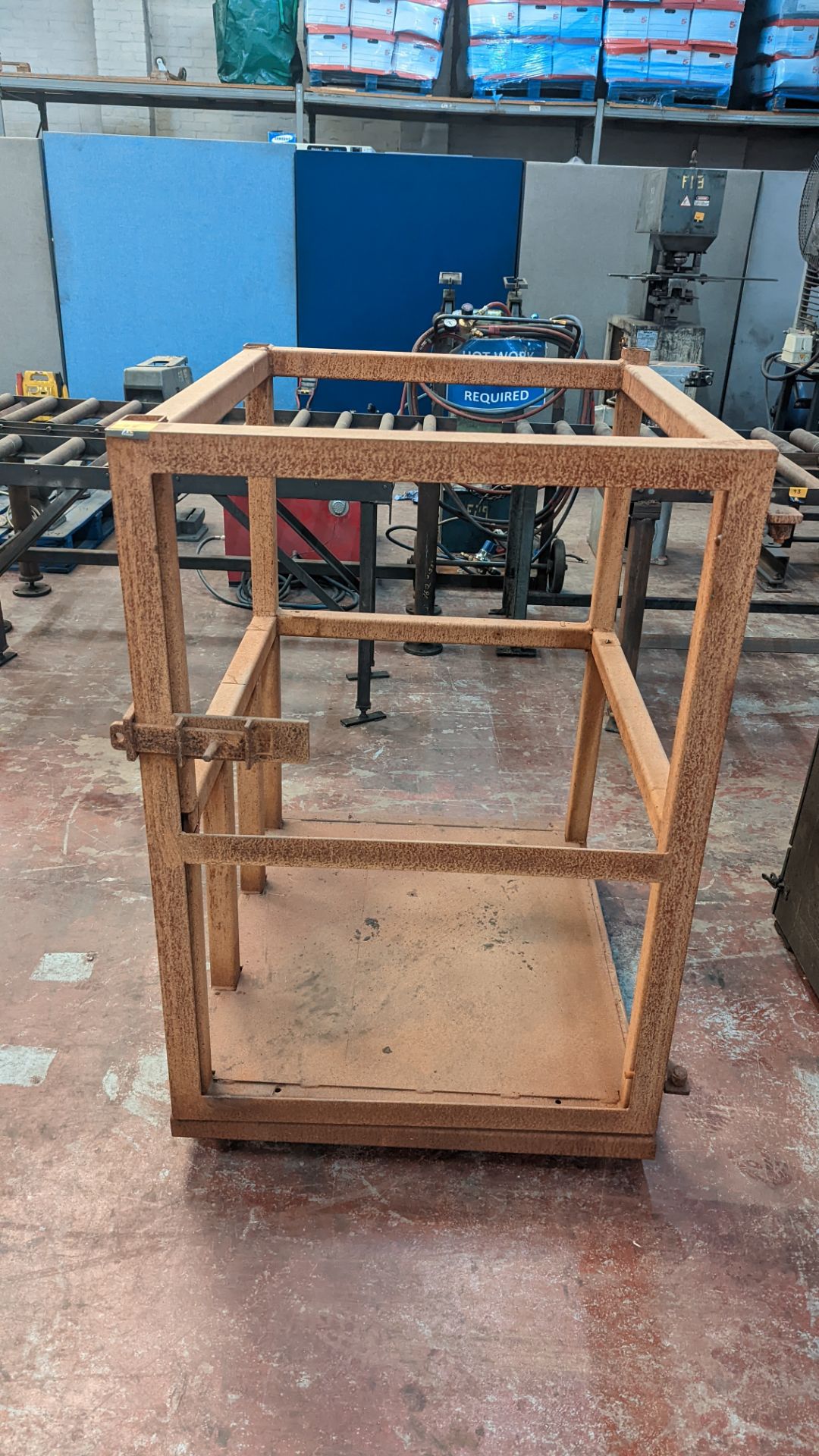 Forkliftable cage - Image 3 of 5