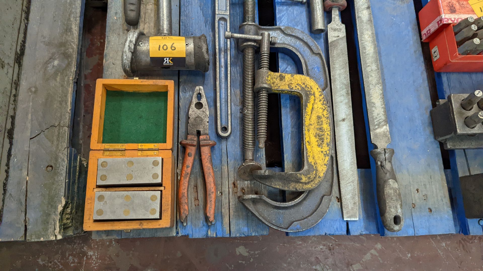 Quantity of assorted hand tools including chisels, cramps, metal hammer & more - Image 3 of 5