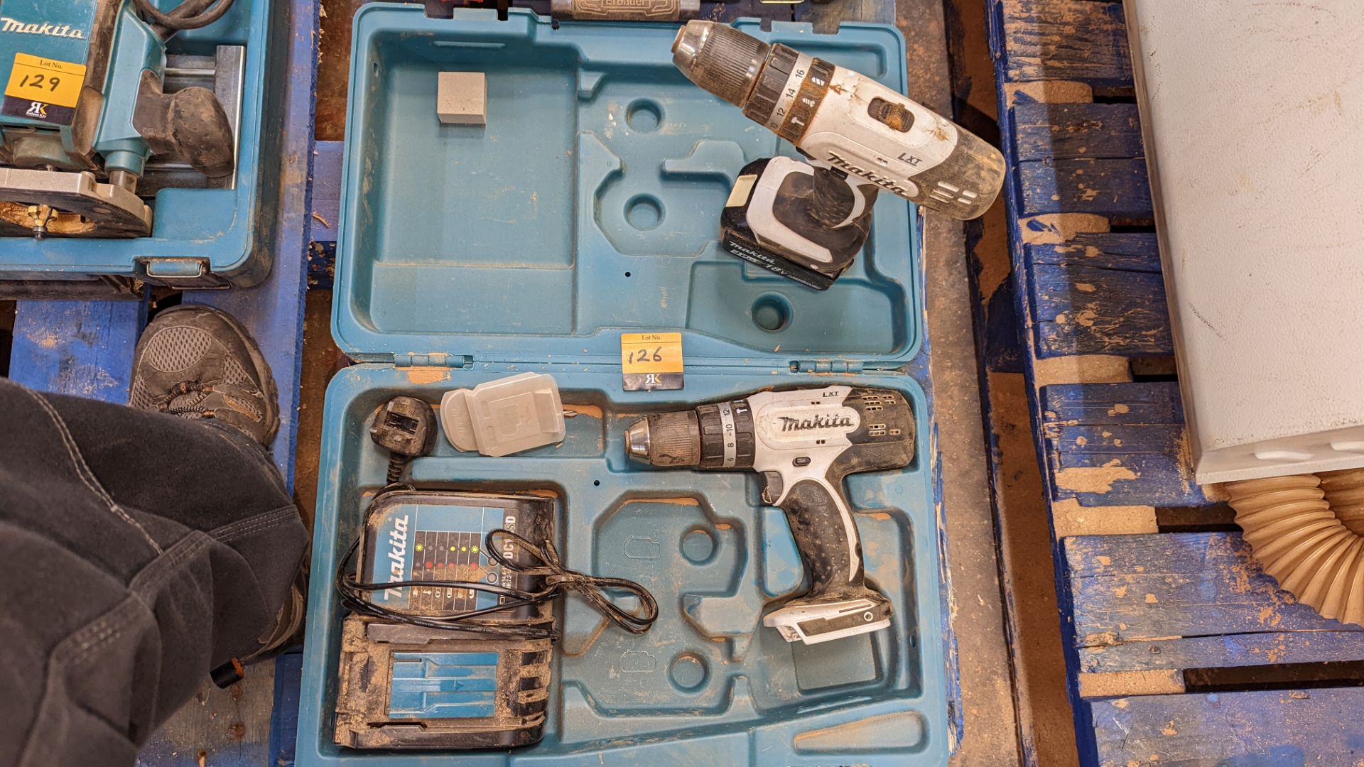 Cordless Makita power tool lot comprising 2 off DHP453 drills, 1 off 18v battery, 1 off DC18SD charg - Image 8 of 8