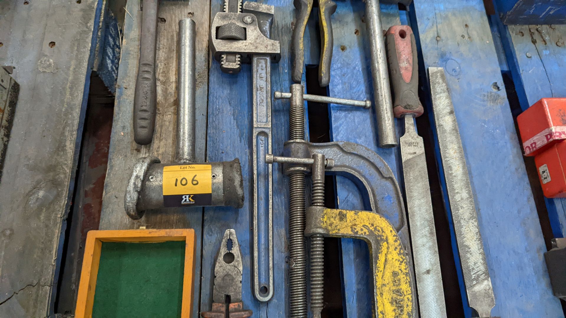 Quantity of assorted hand tools including chisels, cramps, metal hammer & more - Image 4 of 5