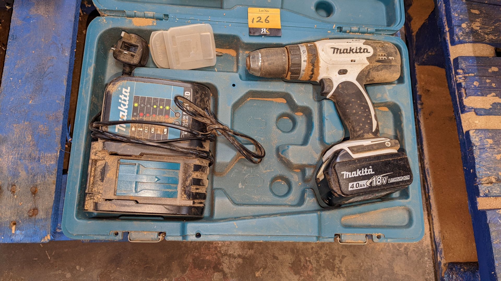 Cordless Makita power tool lot comprising 2 off DHP453 drills, 1 off 18v battery, 1 off DC18SD charg - Image 3 of 8