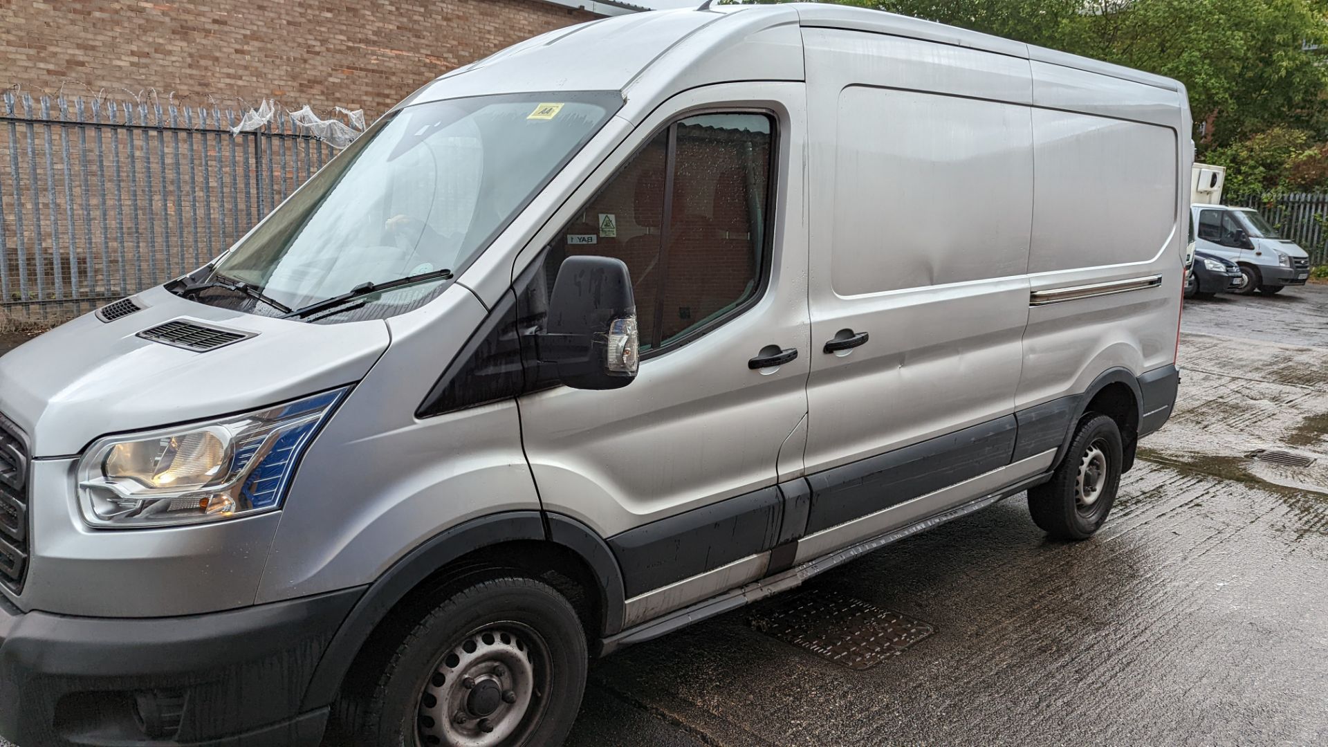 MD65 WHH Ford Transit 350, 6-speed manual gearbox, 2198cc diesel engine, 5981mm x 2550mm. Colour: Si - Image 10 of 51