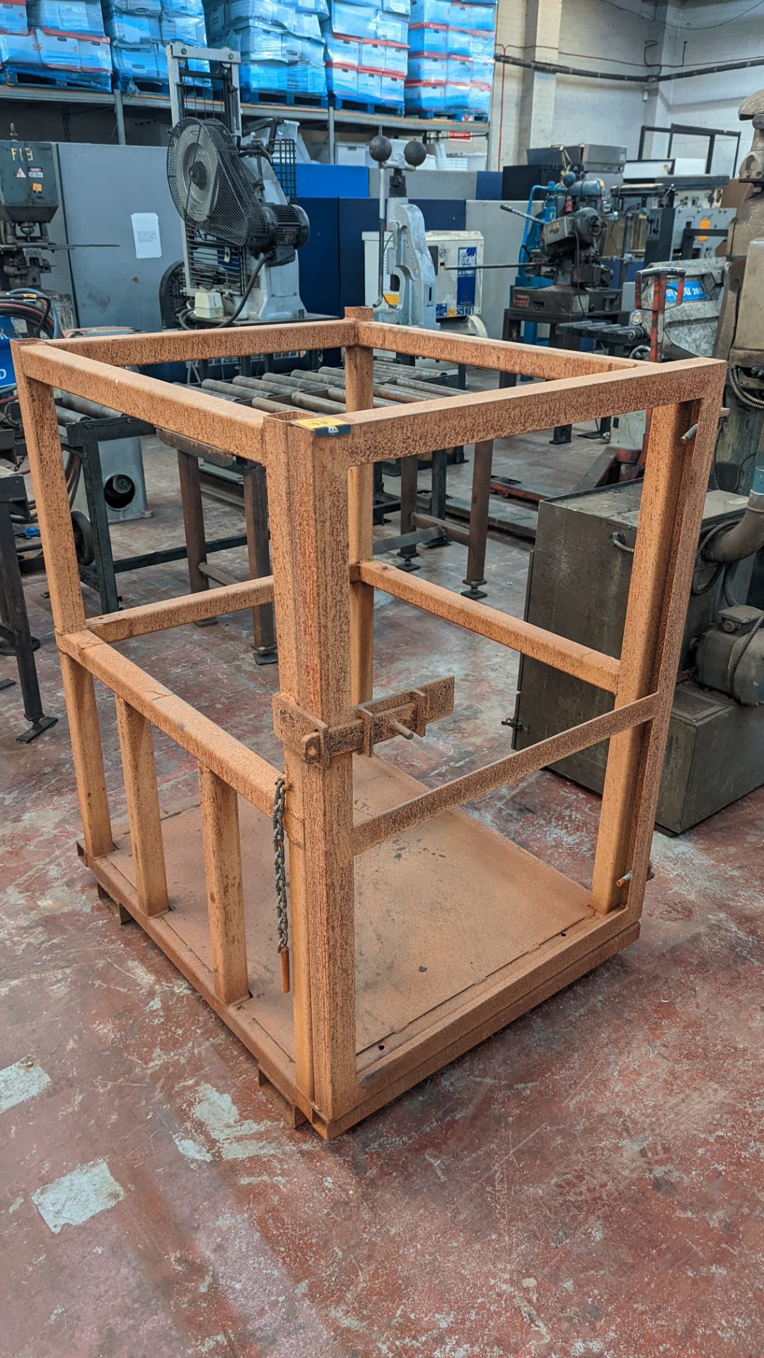 Forkliftable cage - Image 4 of 5