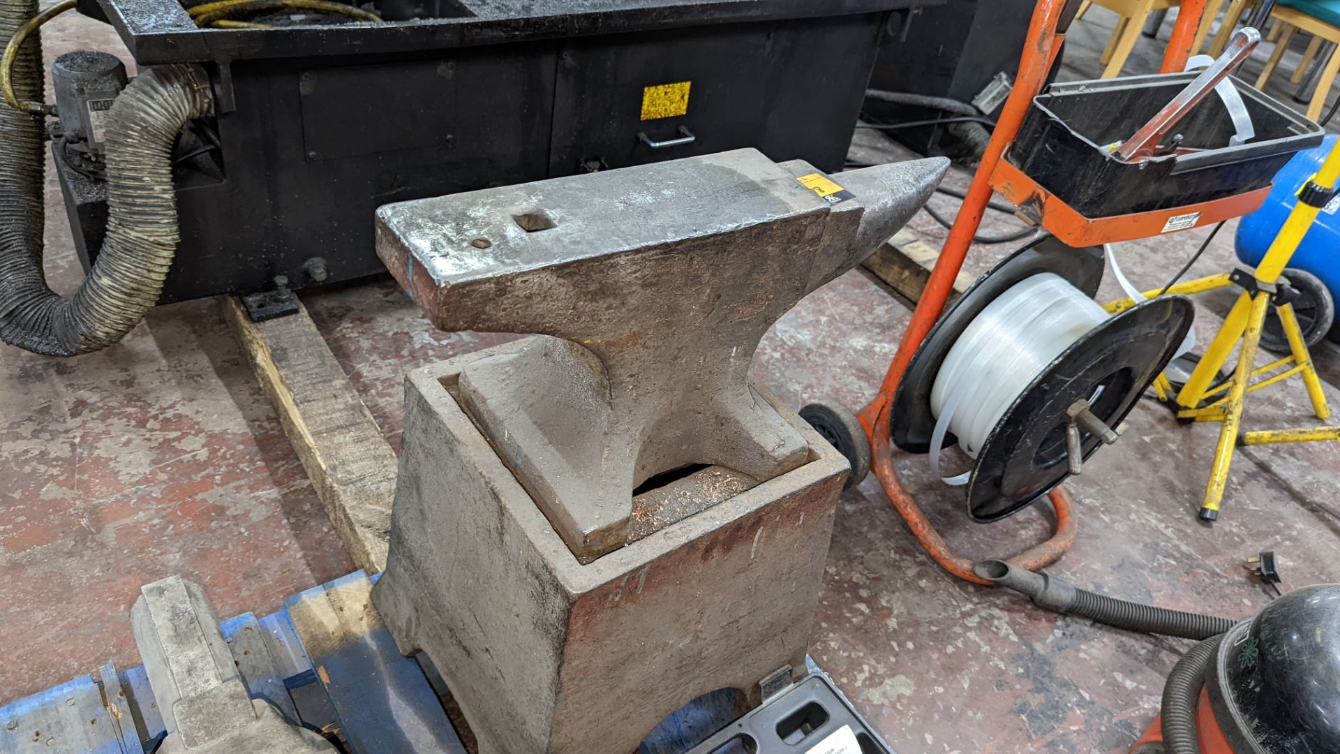 Anvil & stand - Image 4 of 4