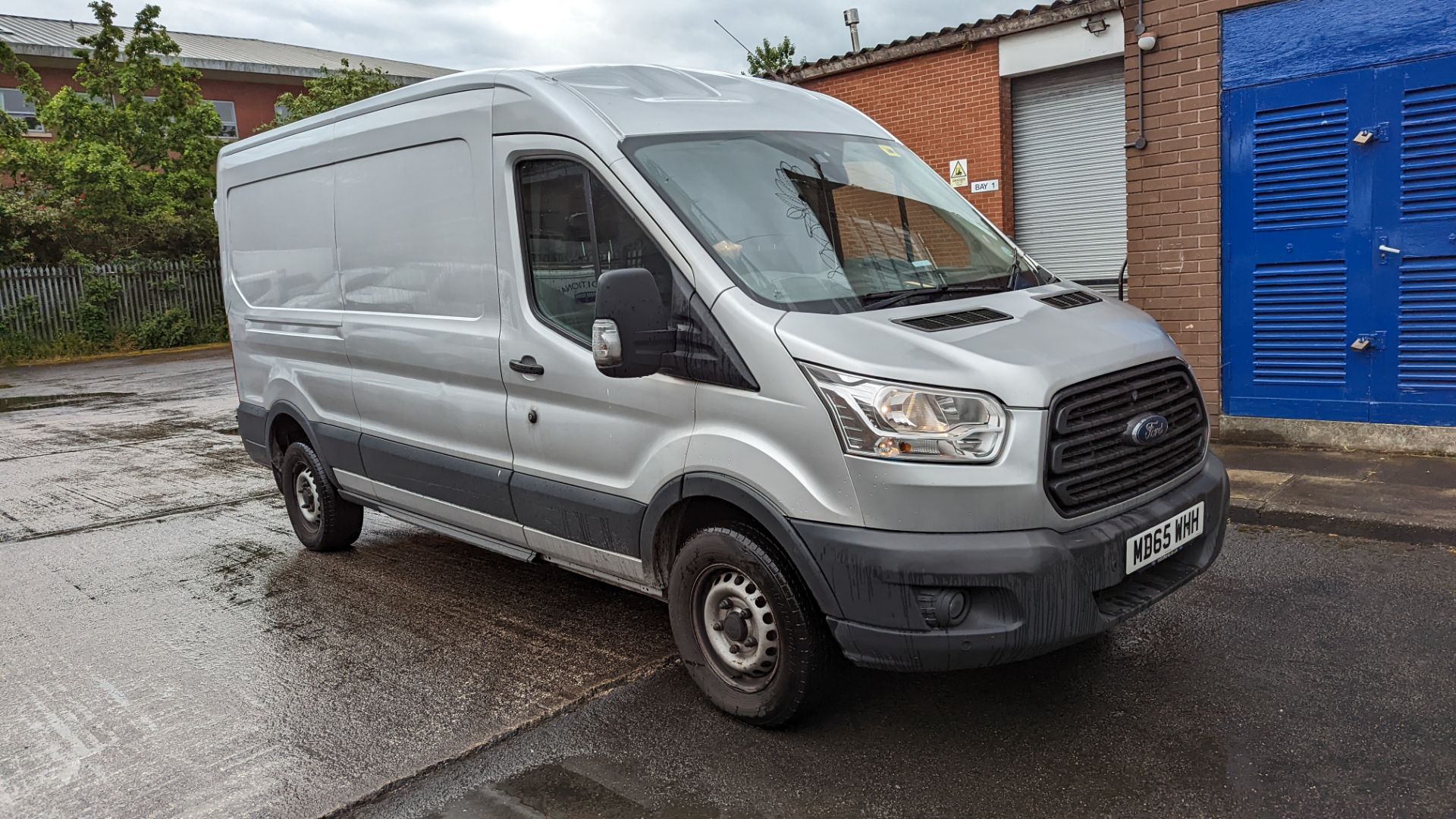 MD65 WHH Ford Transit 350, 6-speed manual gearbox, 2198cc diesel engine, 5981mm x 2550mm. Colour: Si