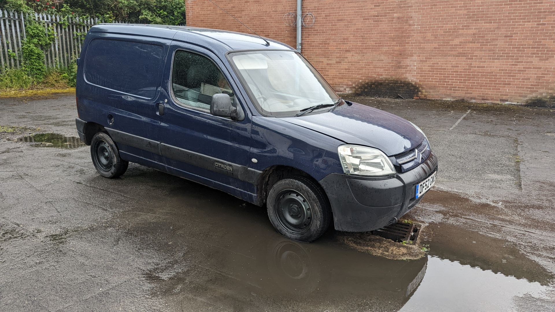 DF52 GWD Citroen Berlingo 1.9D 600 car derived van 5-speed manual gearbox, 1868cc diesel engine. Co - Image 26 of 44