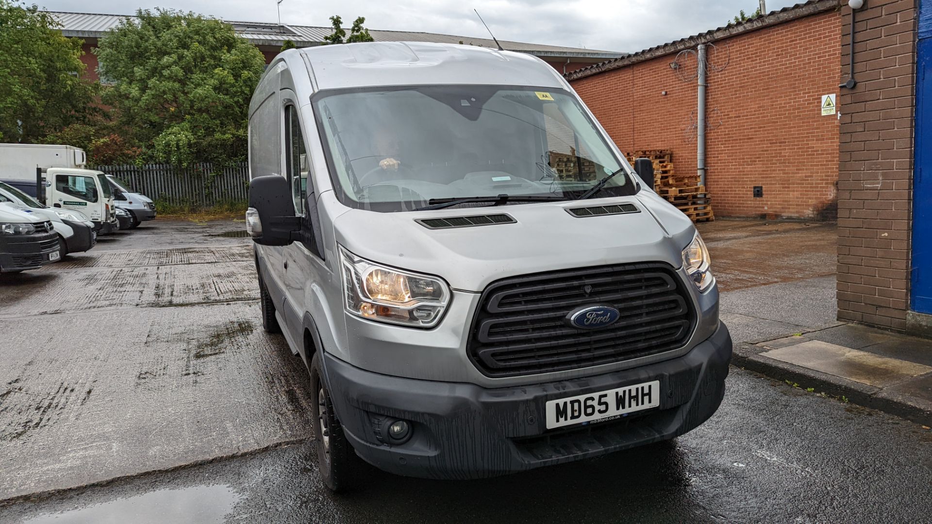 MD65 WHH Ford Transit 350, 6-speed manual gearbox, 2198cc diesel engine, 5981mm x 2550mm. Colour: Si - Image 4 of 51