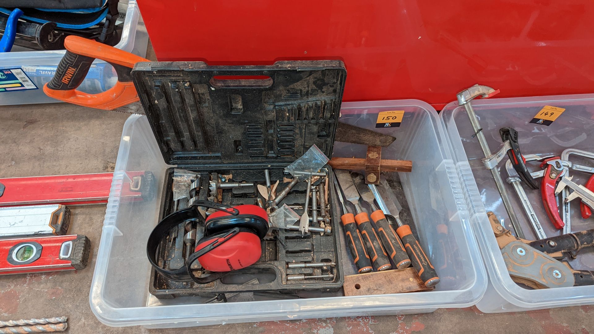 Contents of a crate of hand tools & miscellaneous - crate excluded - Image 2 of 7
