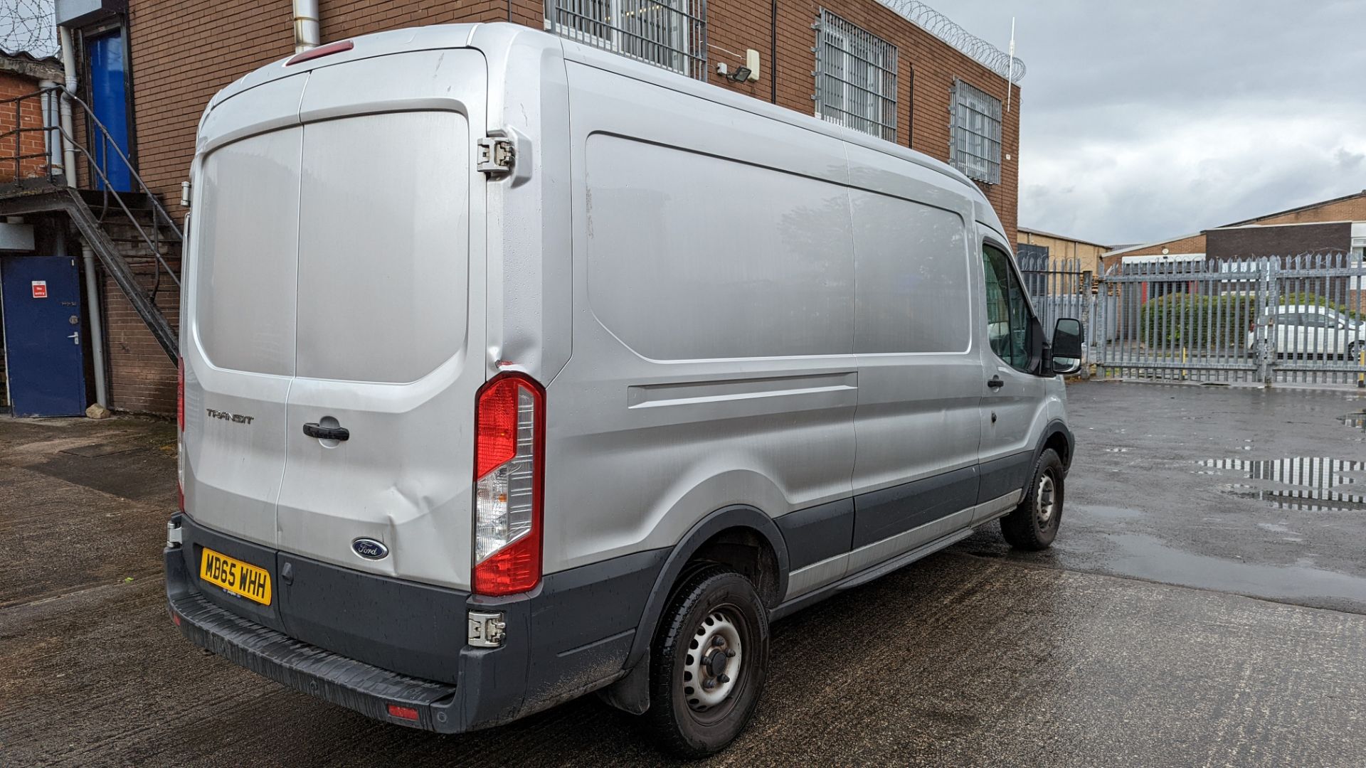 MD65 WHH Ford Transit 350, 6-speed manual gearbox, 2198cc diesel engine, 5981mm x 2550mm. Colour: Si - Image 23 of 51