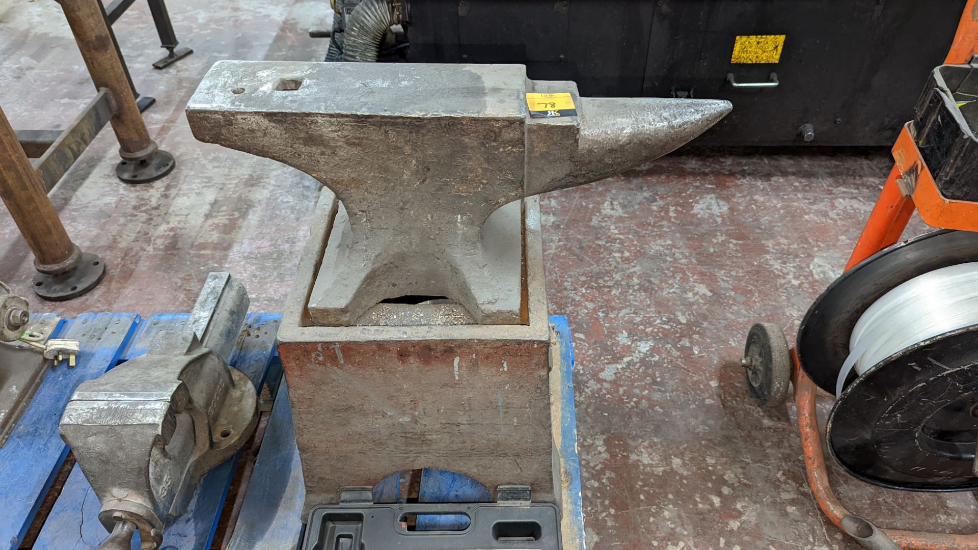 Anvil & stand - Image 2 of 4