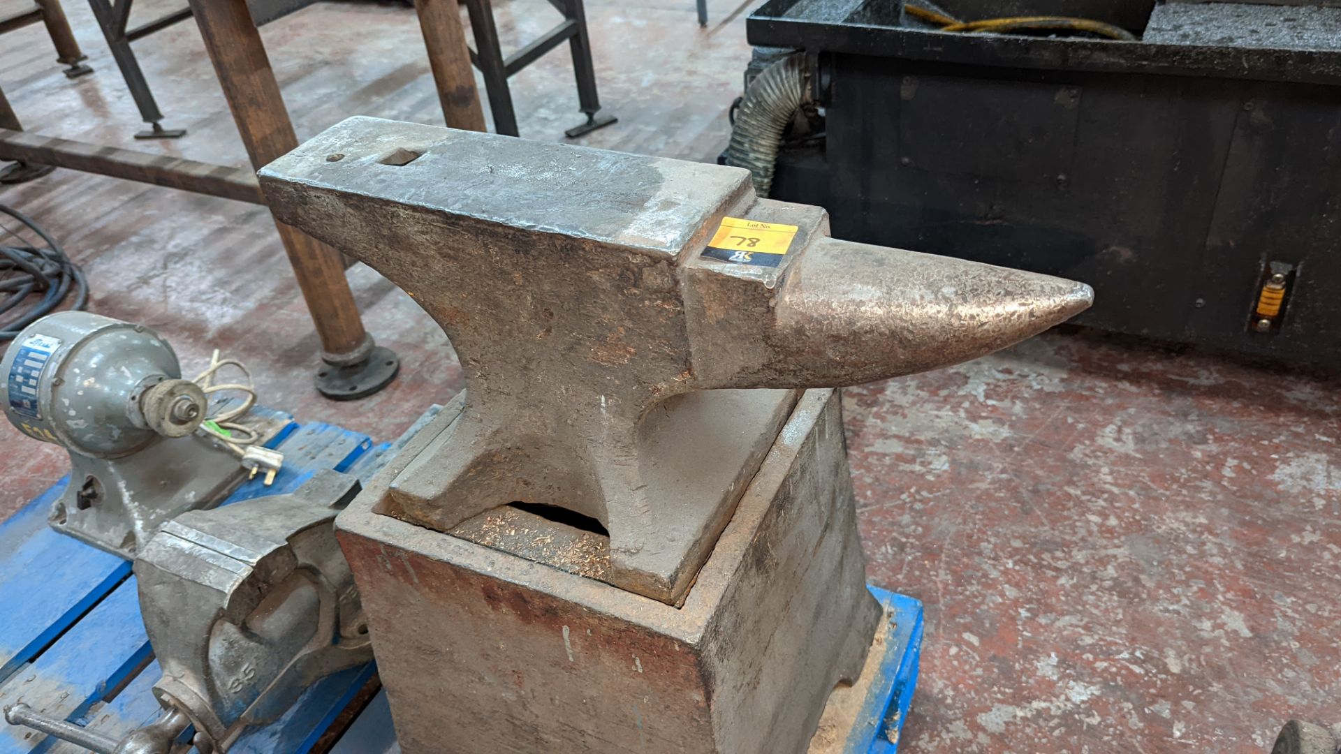 Anvil & stand - Image 3 of 4