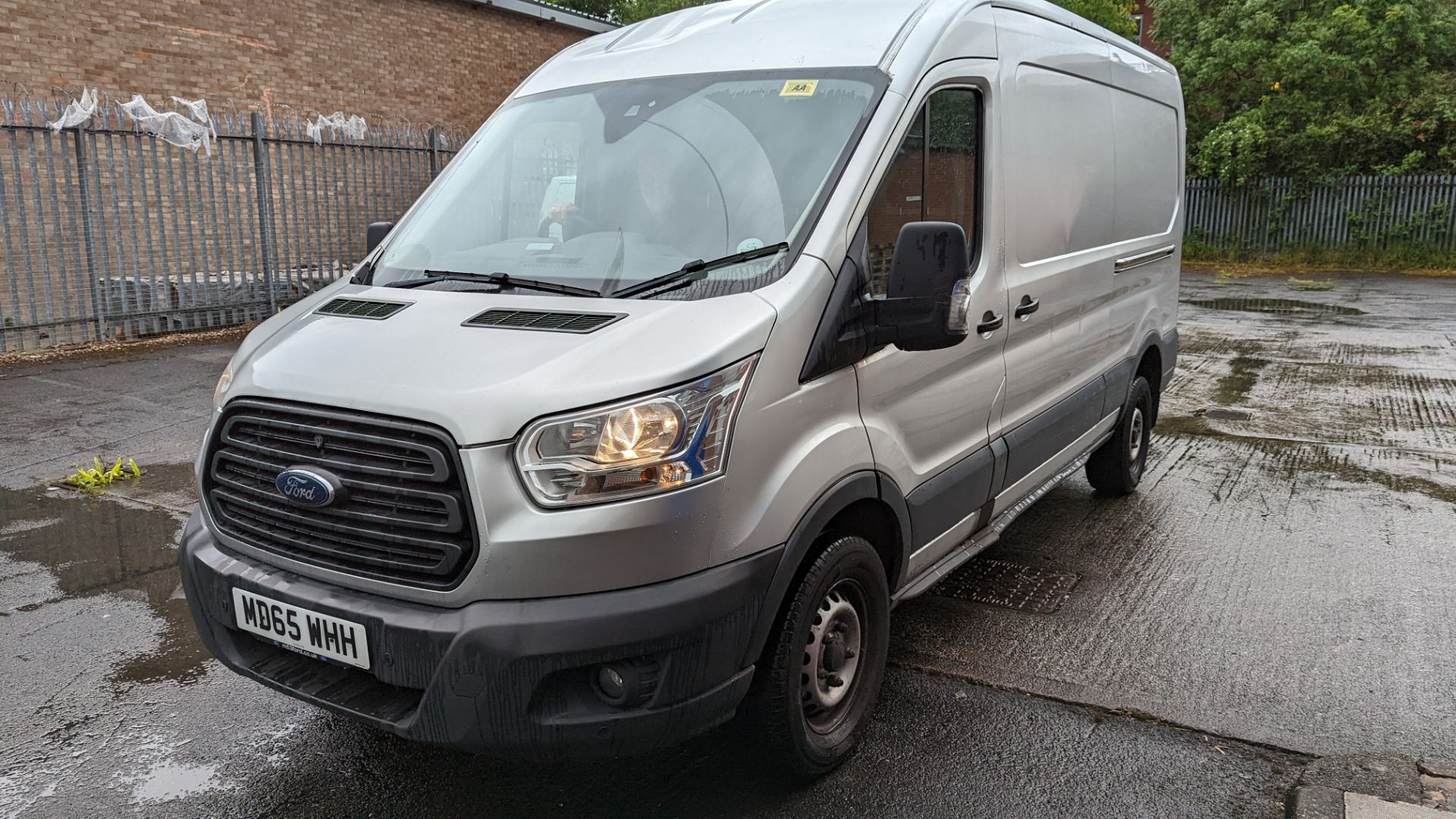 MD65 WHH Ford Transit 350, 6-speed manual gearbox, 2198cc diesel engine, 5981mm x 2550mm. Colour: Si - Image 8 of 51