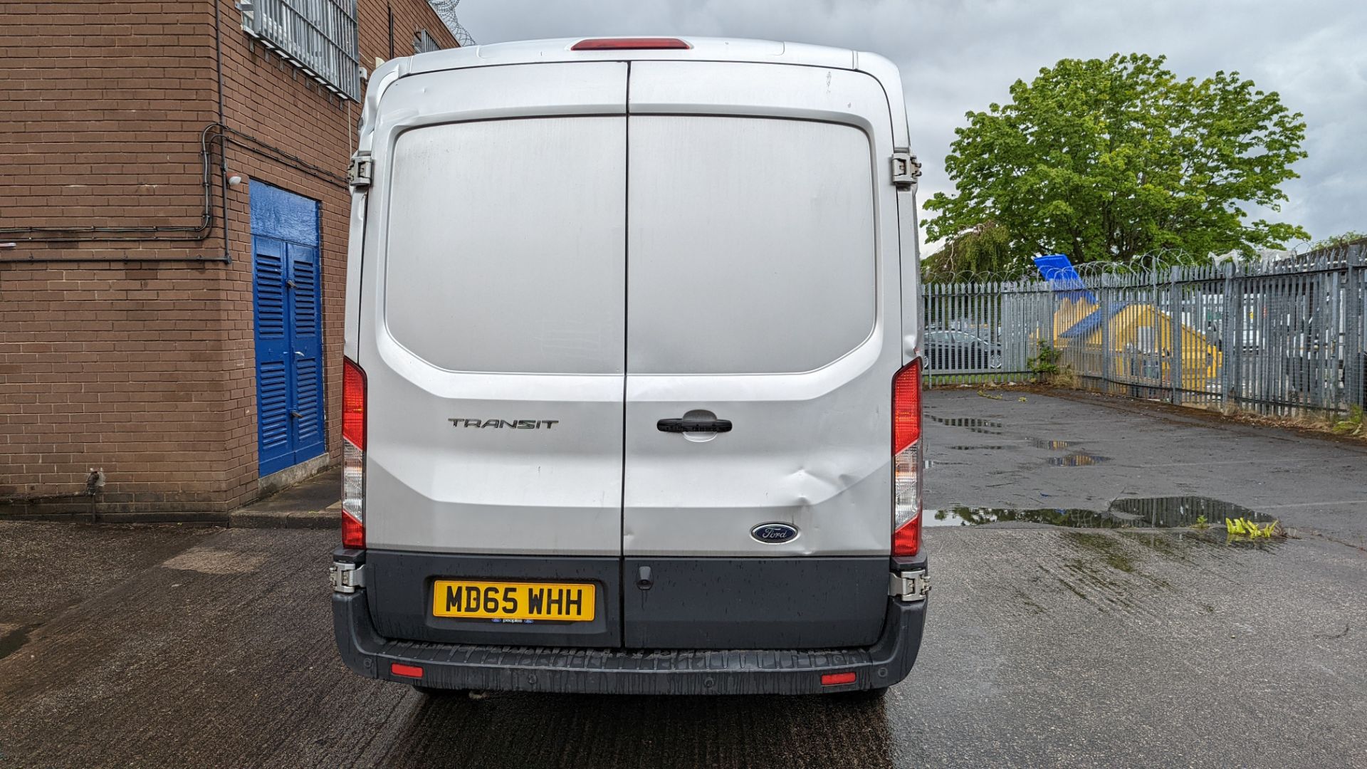 MD65 WHH Ford Transit 350, 6-speed manual gearbox, 2198cc diesel engine, 5981mm x 2550mm. Colour: Si - Image 20 of 51