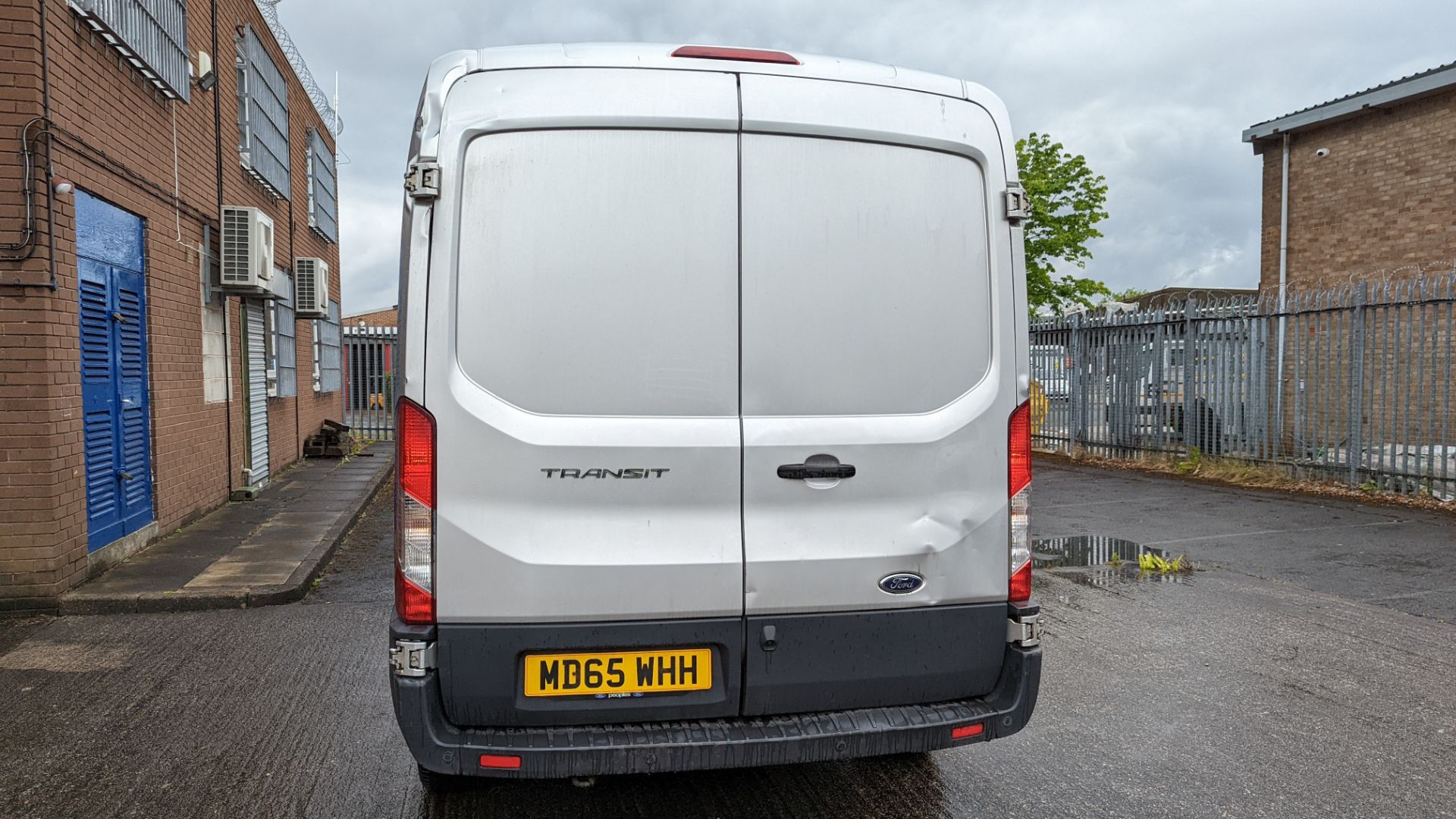 MD65 WHH Ford Transit 350, 6-speed manual gearbox, 2198cc diesel engine, 5981mm x 2550mm. Colour: Si - Image 19 of 51