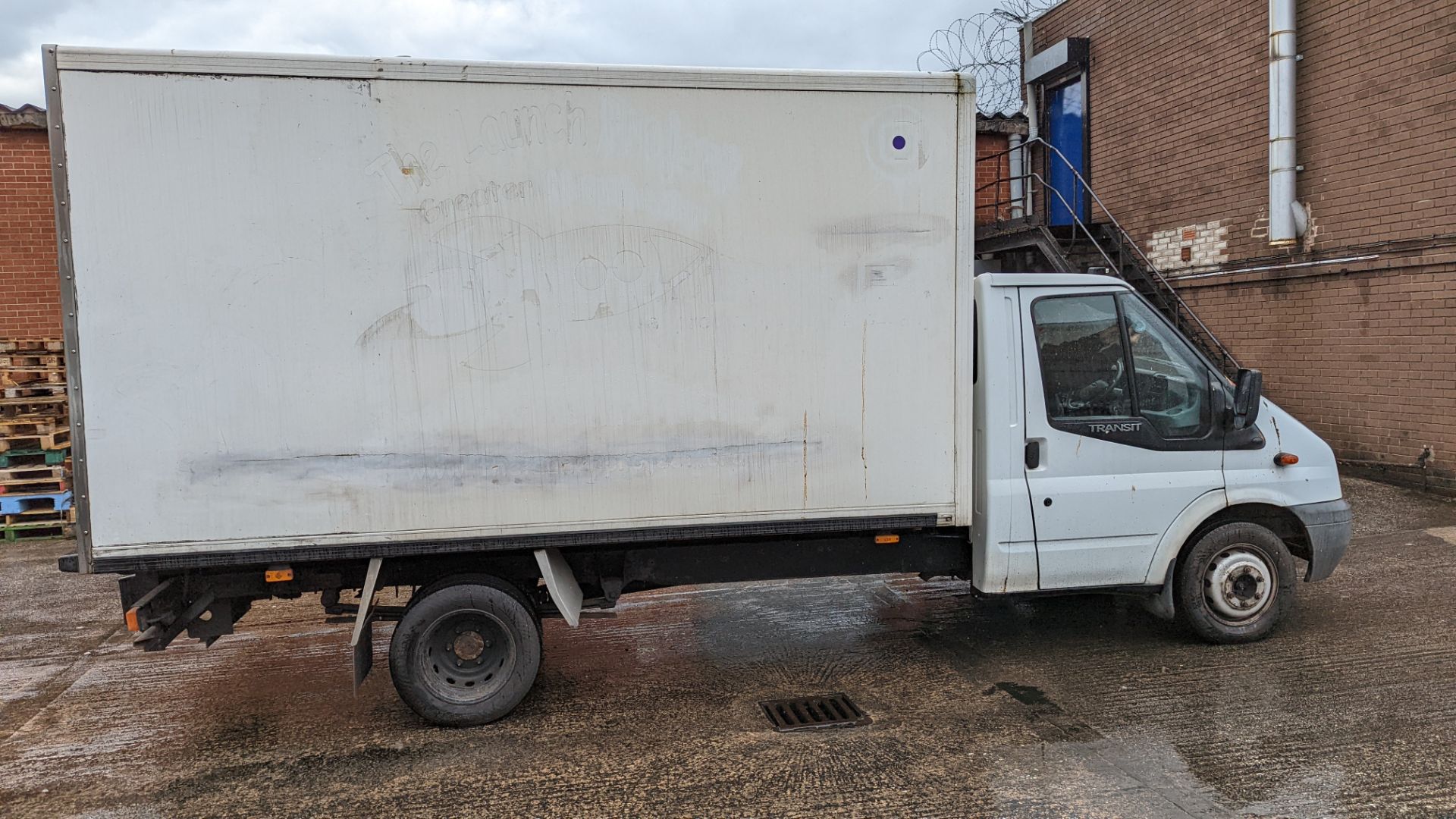 YC58 VOT Ford Transit 115 T350L RWD refrigerated box van, 6 speed manual gearbox, 2402cc diesel engi - Image 17 of 39