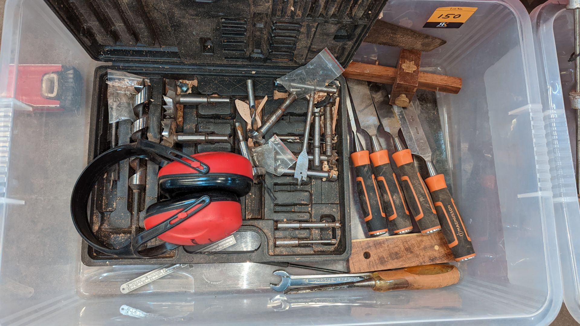 Contents of a crate of hand tools & miscellaneous - crate excluded - Image 4 of 7