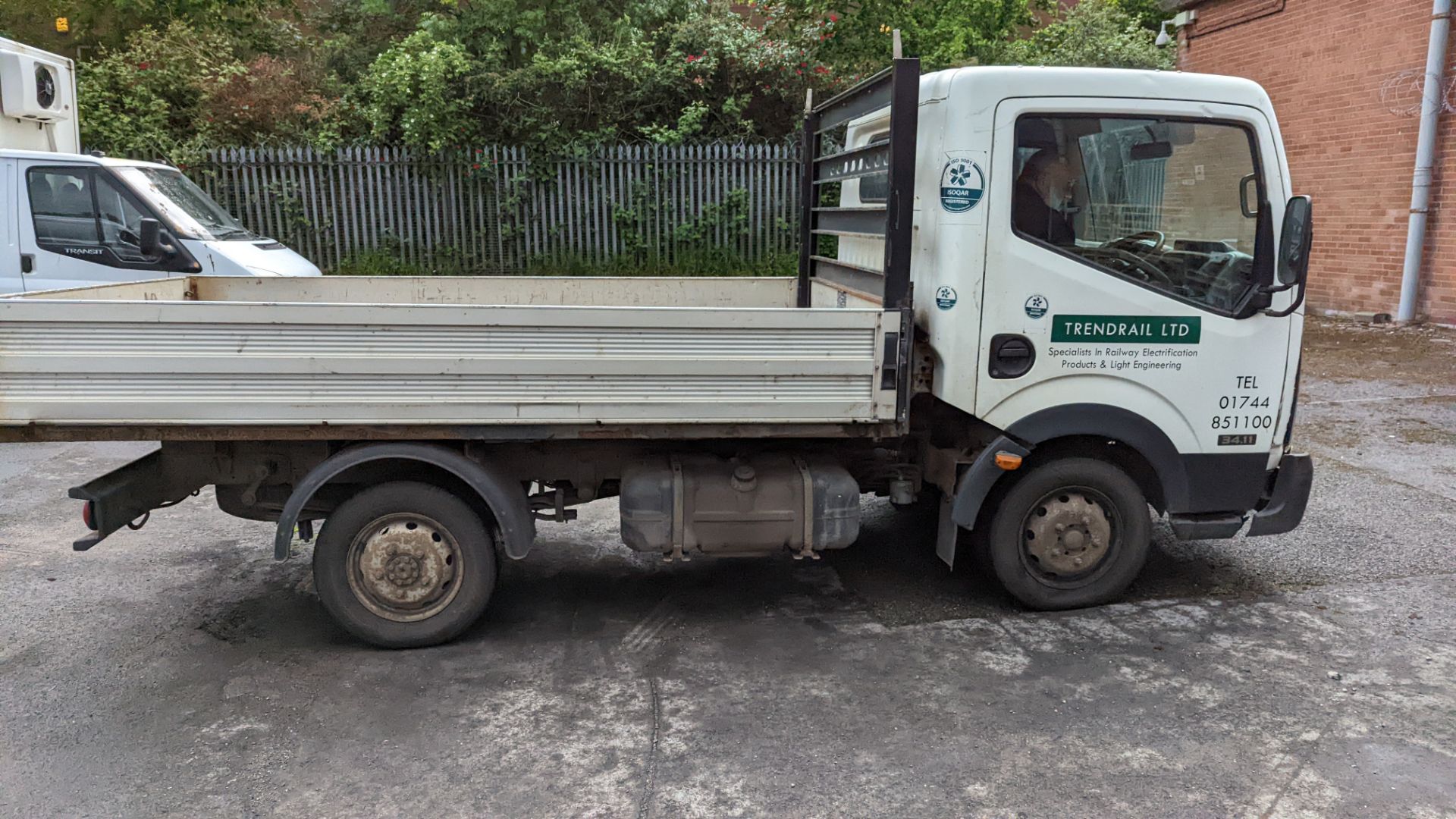 FE57 UVK Nissan Cabstar 34.11 S/C SWB 3.1m dropside, 5 speed manual gearbox, 2488cc diesel engine. - Image 23 of 35