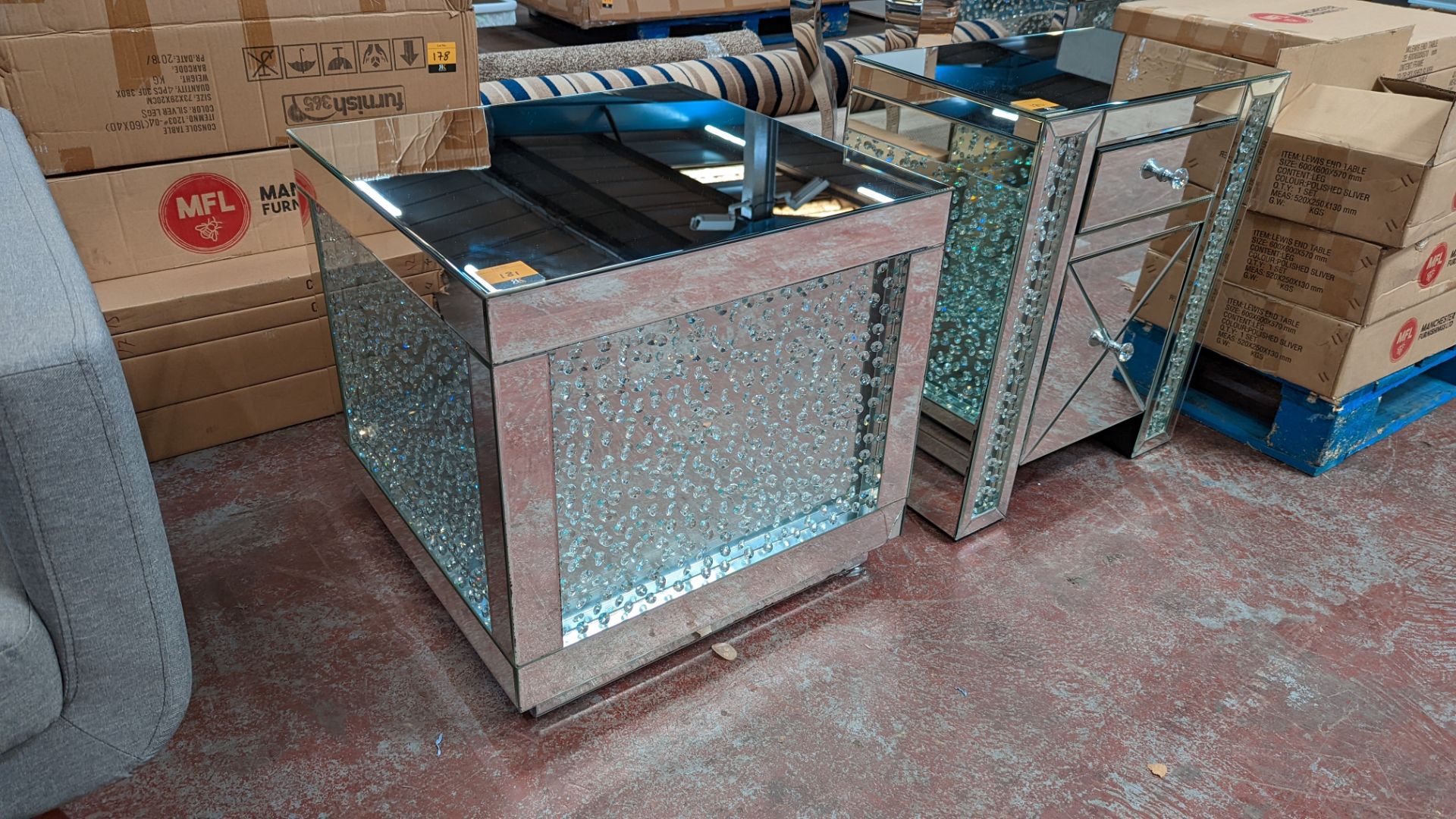 Square table with mirrored top & "bubbles" detailing. Max dimensions approximately 61cm x 61cm. Pl - Image 4 of 9