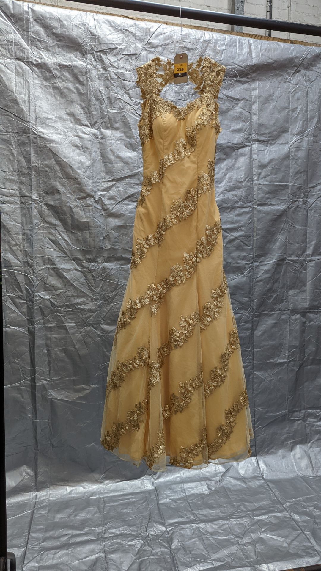 Large quantity of Asian wedding/partywear. This lot comprises the total residual stock-in-trade fro - Image 26 of 60