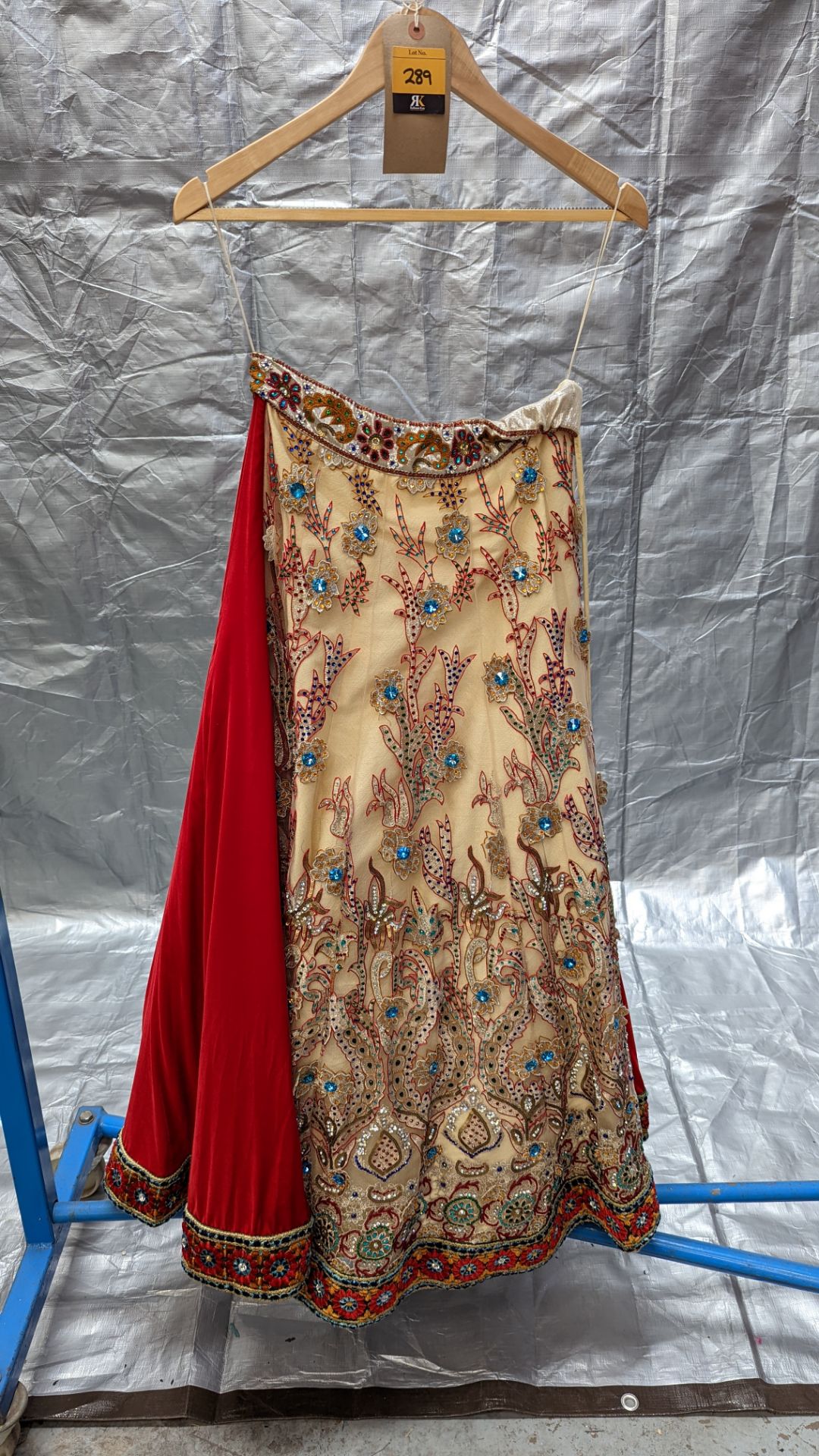 Large quantity of Asian wedding/partywear. This lot comprises the total residual stock-in-trade fro - Image 49 of 60