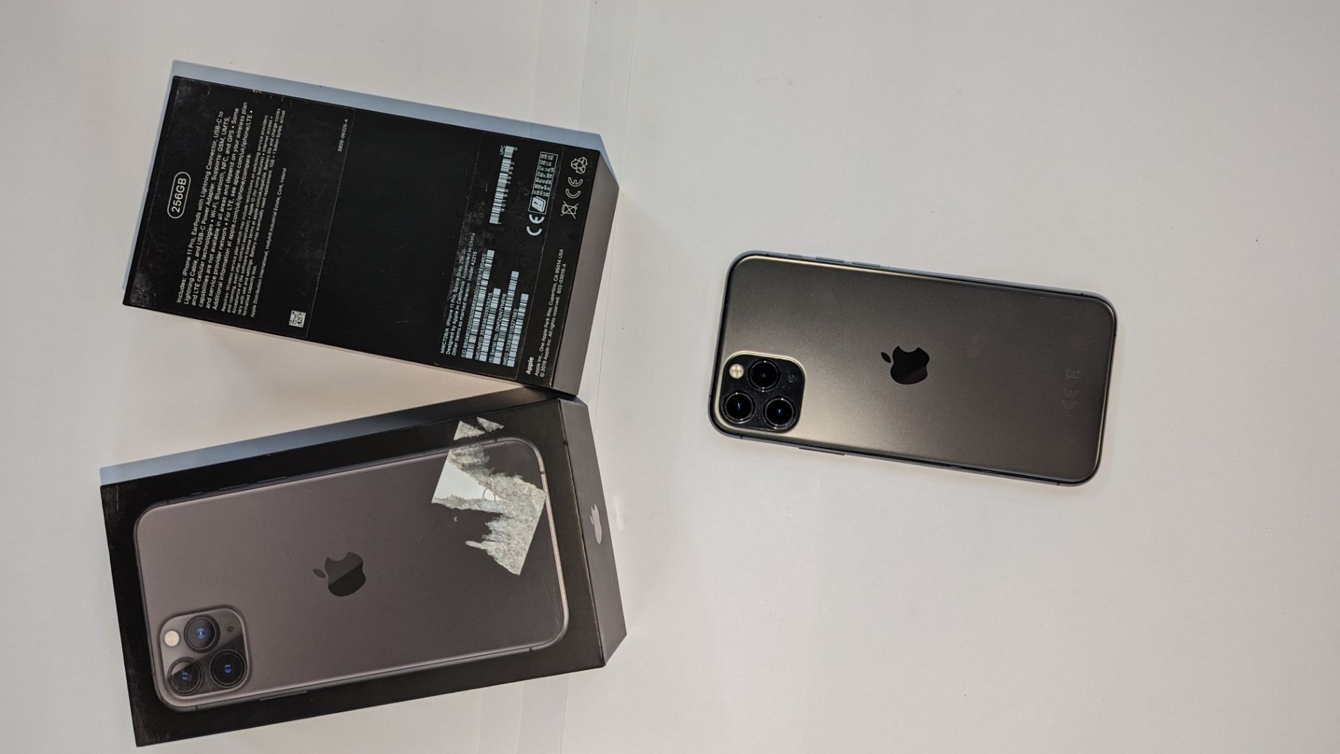 Apple iPhone 11 Pro, 256GB capacity, model A2215 (MWC72B/A). NB no charger or ancillaries. Include - Image 9 of 13