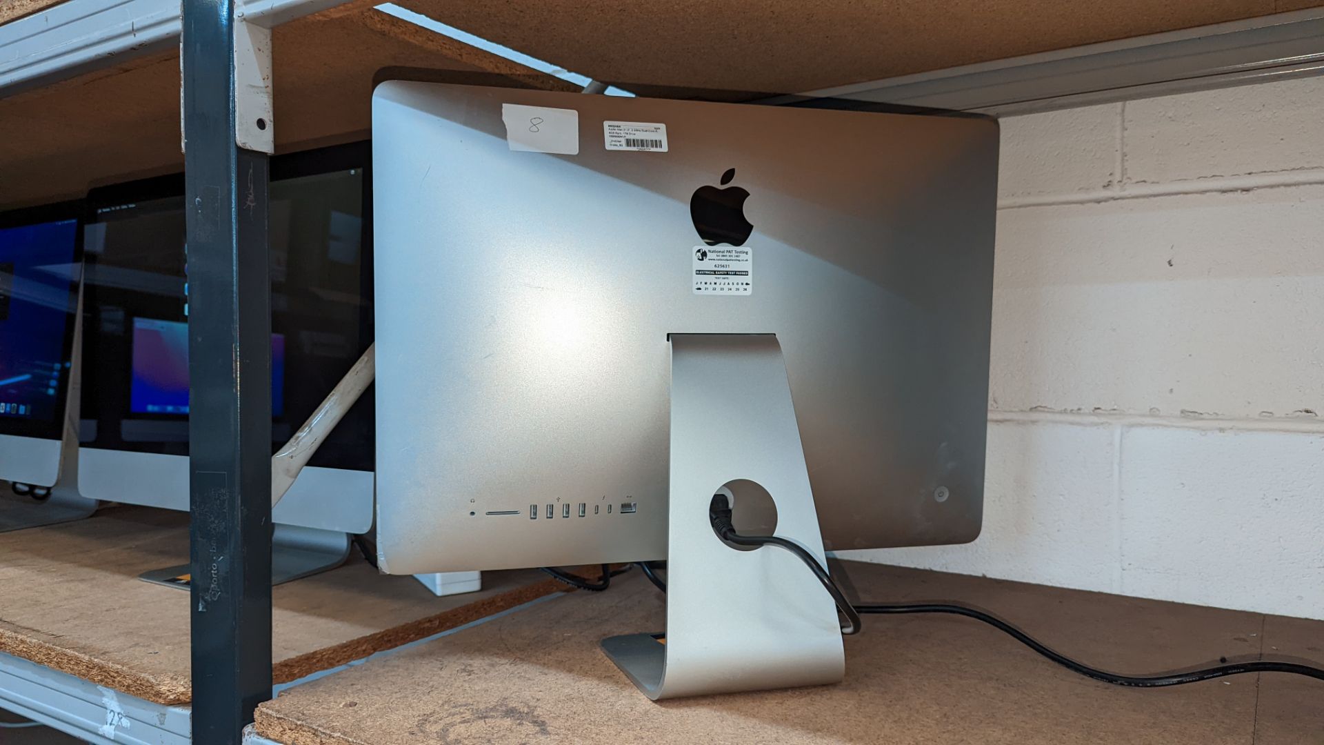 Apple 21.5" iMac model A1418 EMC 3068 with 2.3GHz dual core i5 processor, 8GB RAM, 1TB hard drive, e - Image 5 of 8