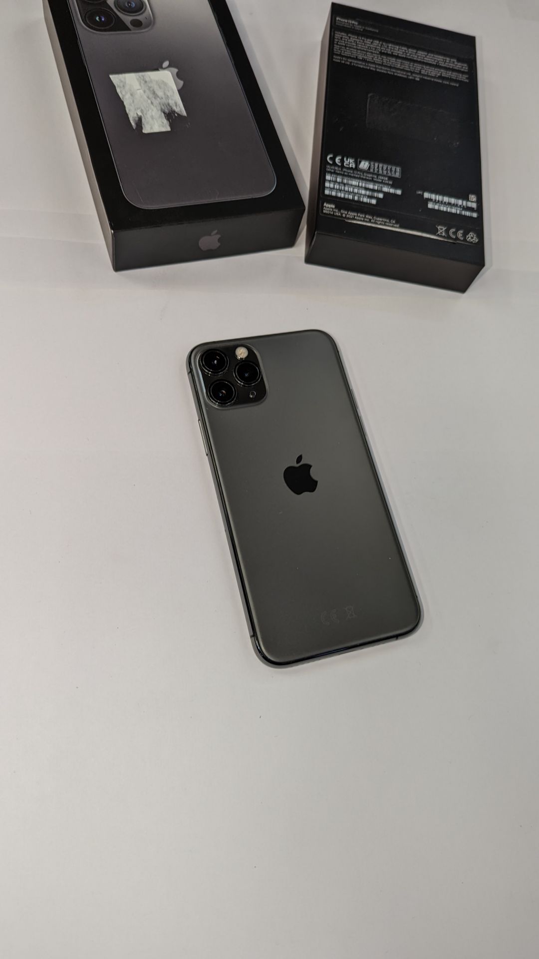 Apple iPhone 11 Pro, 256GB capacity, model A2215 (MWC72B/A). NB no charger or ancillaries. Include - Image 8 of 11