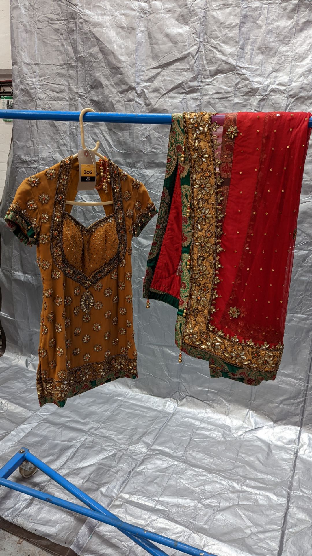 Large quantity of Asian wedding/partywear. This lot comprises the total residual stock-in-trade fro - Image 58 of 60