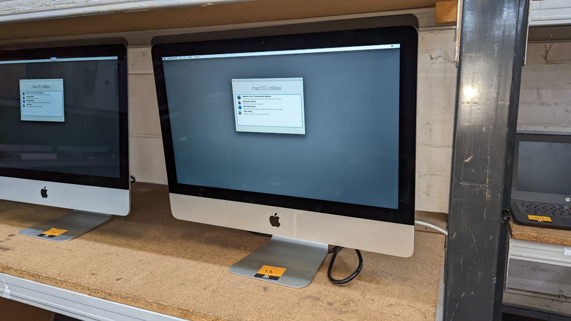 Apple 21.5" iMac model A1418 EMC 3068 with 2.3GHz dual core i5 processor, 8GB RAM, 1TB hard drive, e - Image 4 of 9